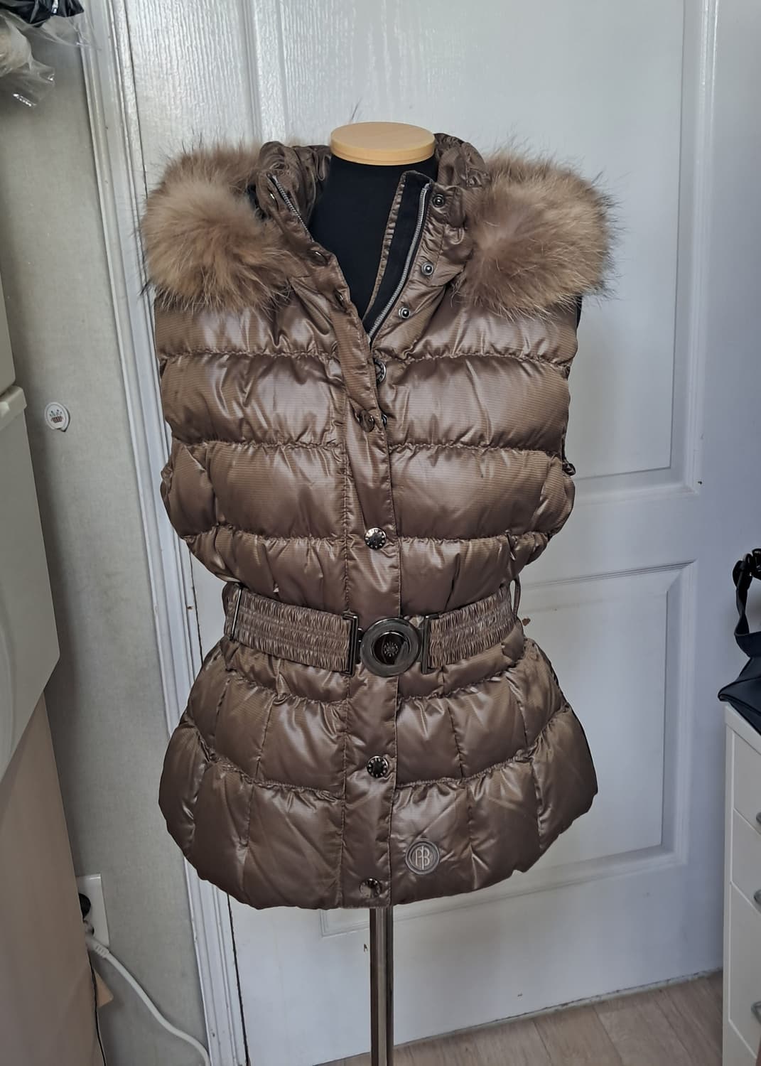 Poivre Blanc 쁘아블랑 덕다운 패딩 베스트 여성 패딩 조끼 M( 상품이미지1