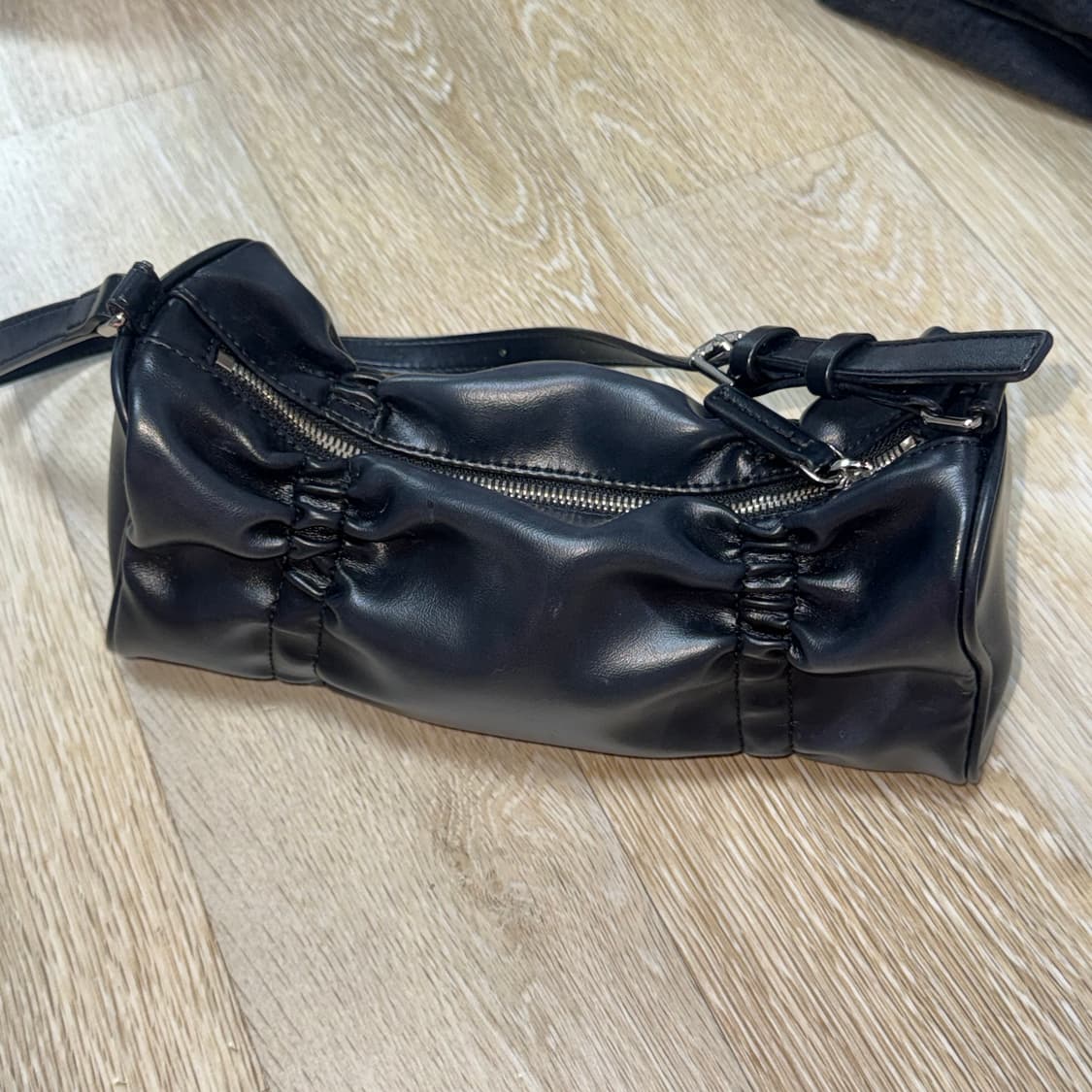 스탠드오일 플리츠백 / 블랙 상품이미지3