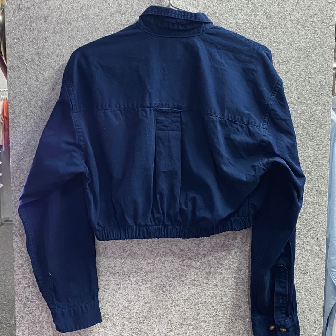 칼하트 로고 리메이크 크롭 셔츠 B3197 상품이미지3