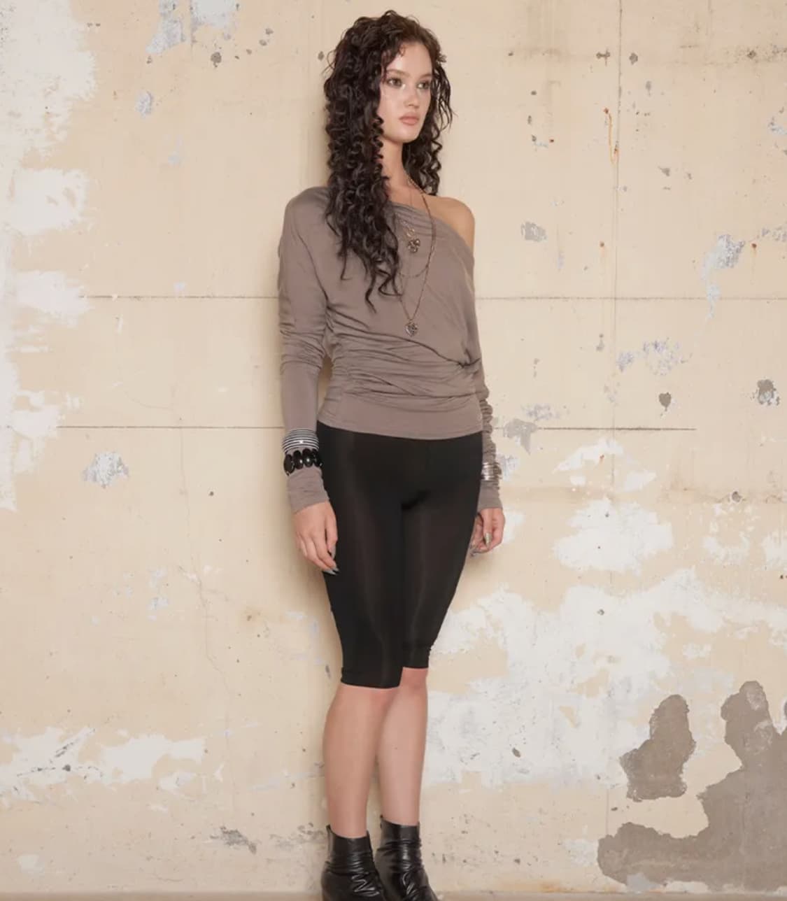 힐다 드레이프 숄더 탑 상품이미지7