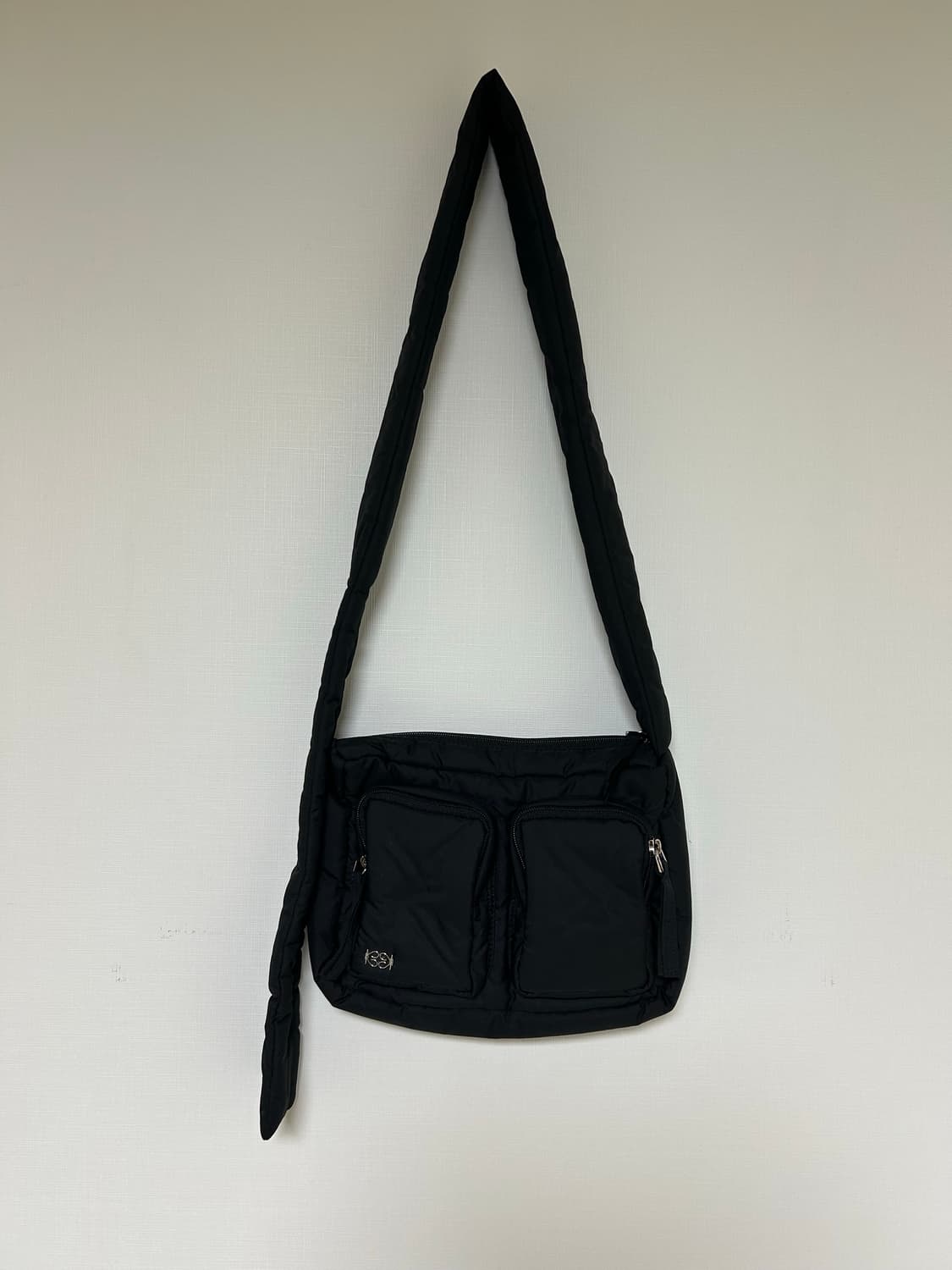 기준 패디드 크로스백 상품이미지3