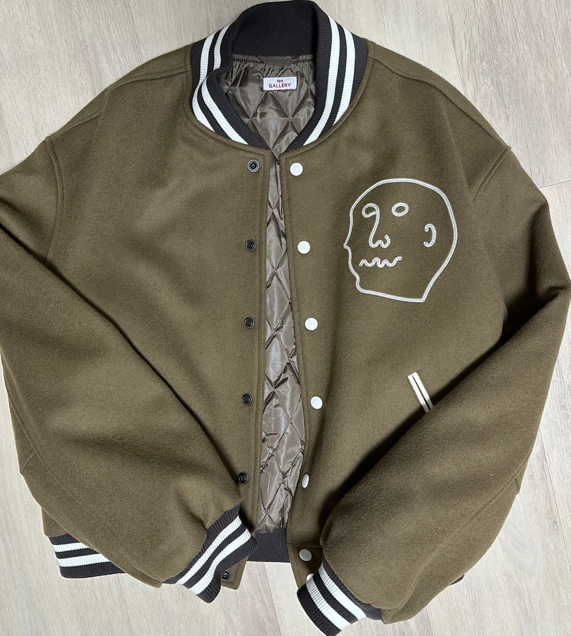 1011 Gallery 바시티 자켓 카키 L 상품이미지5