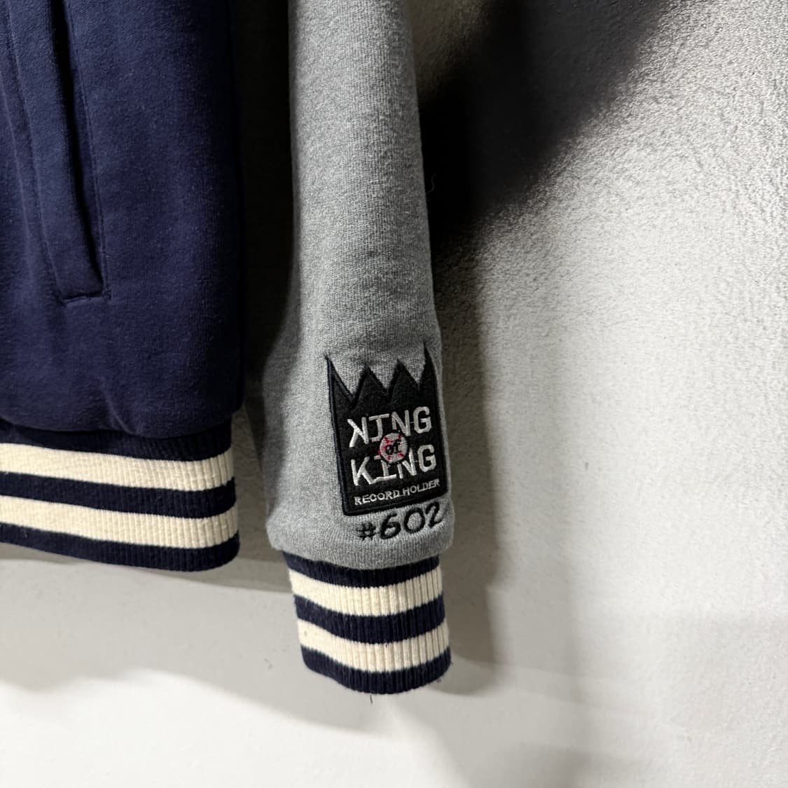 MLB 뉴욕 양키스 올드스쿨 멀티 패치 후드 탈 부착 바시티 자켓 상품이미지4