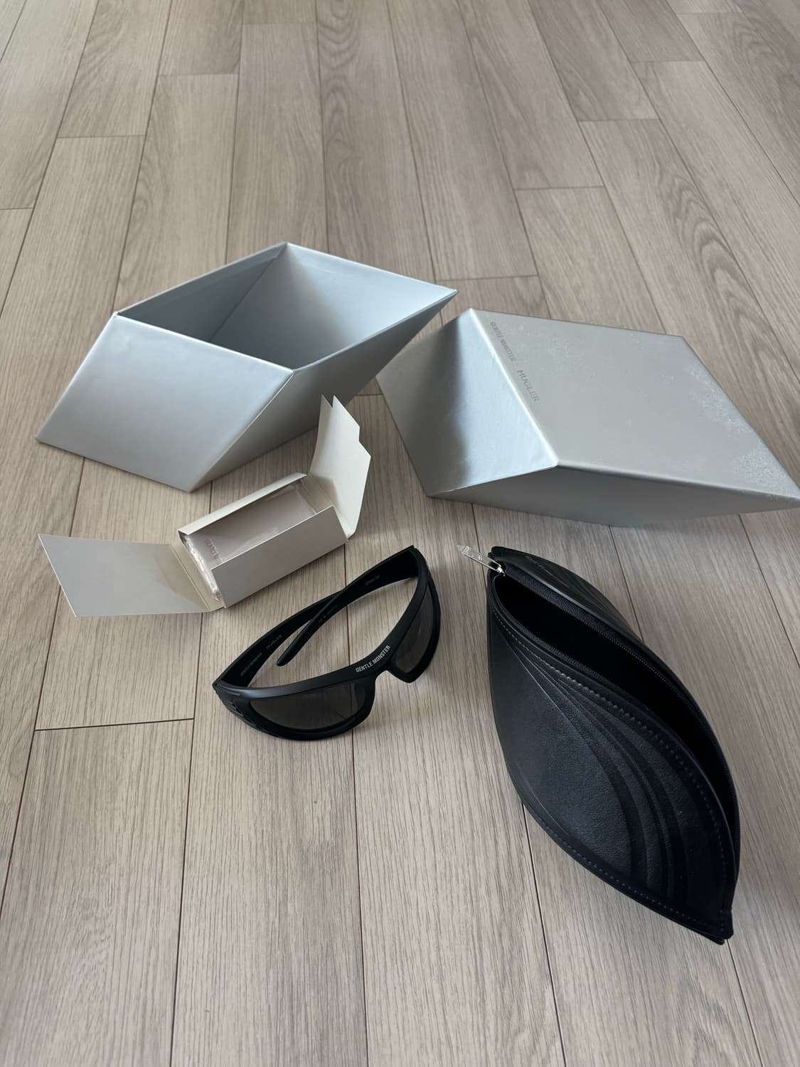 젠틀몬스터 x 뮈글러 스파이럴02 선글라스 상품이미지2