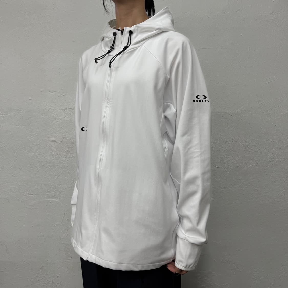 오클리(OAKLEY) 화이트 인핸스 그리드 폴리에스터 후드 윈드브레이커 상품이미지1