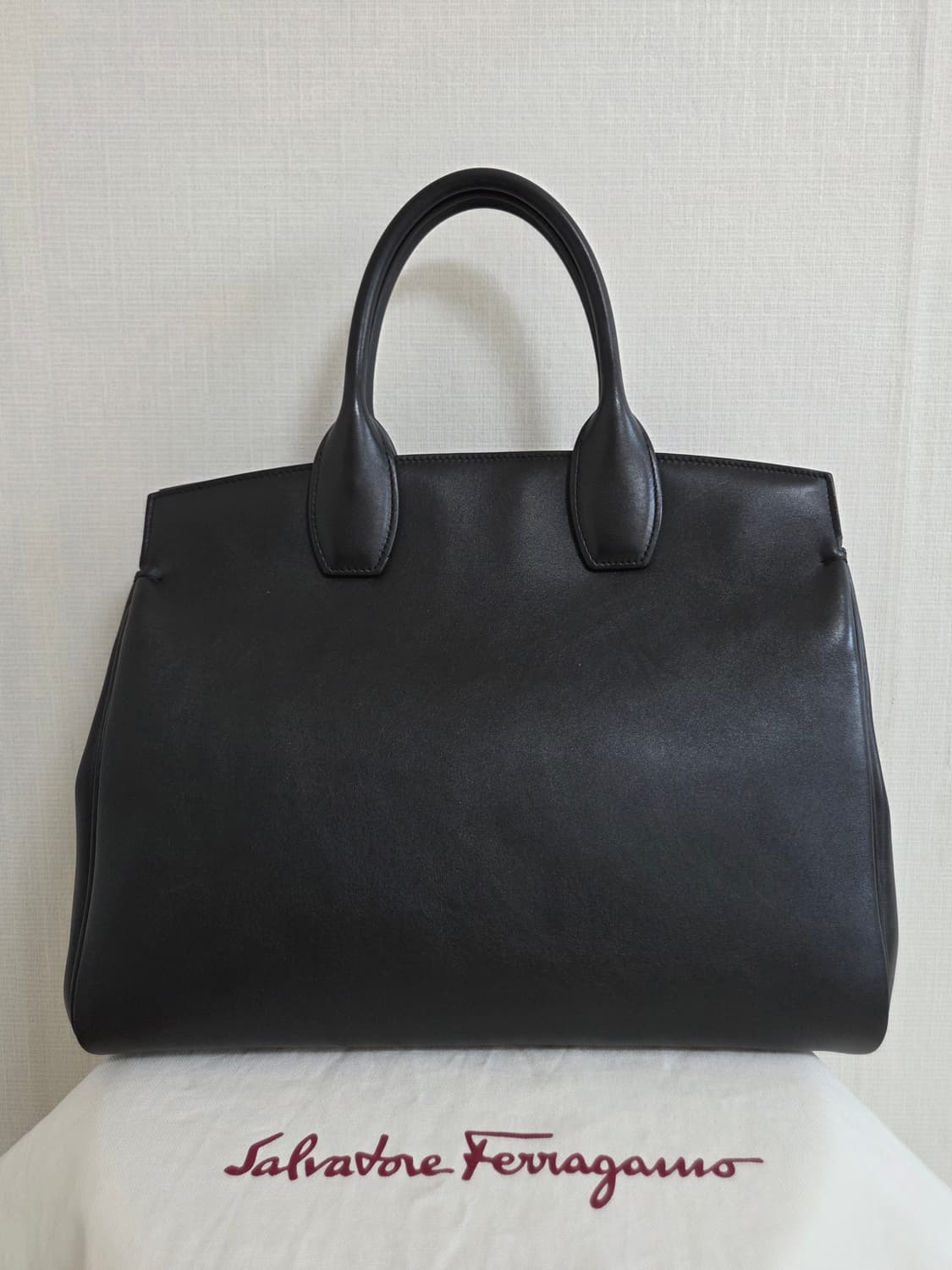 페라가모 스튜디오 미디엄 토트백 상품이미지2