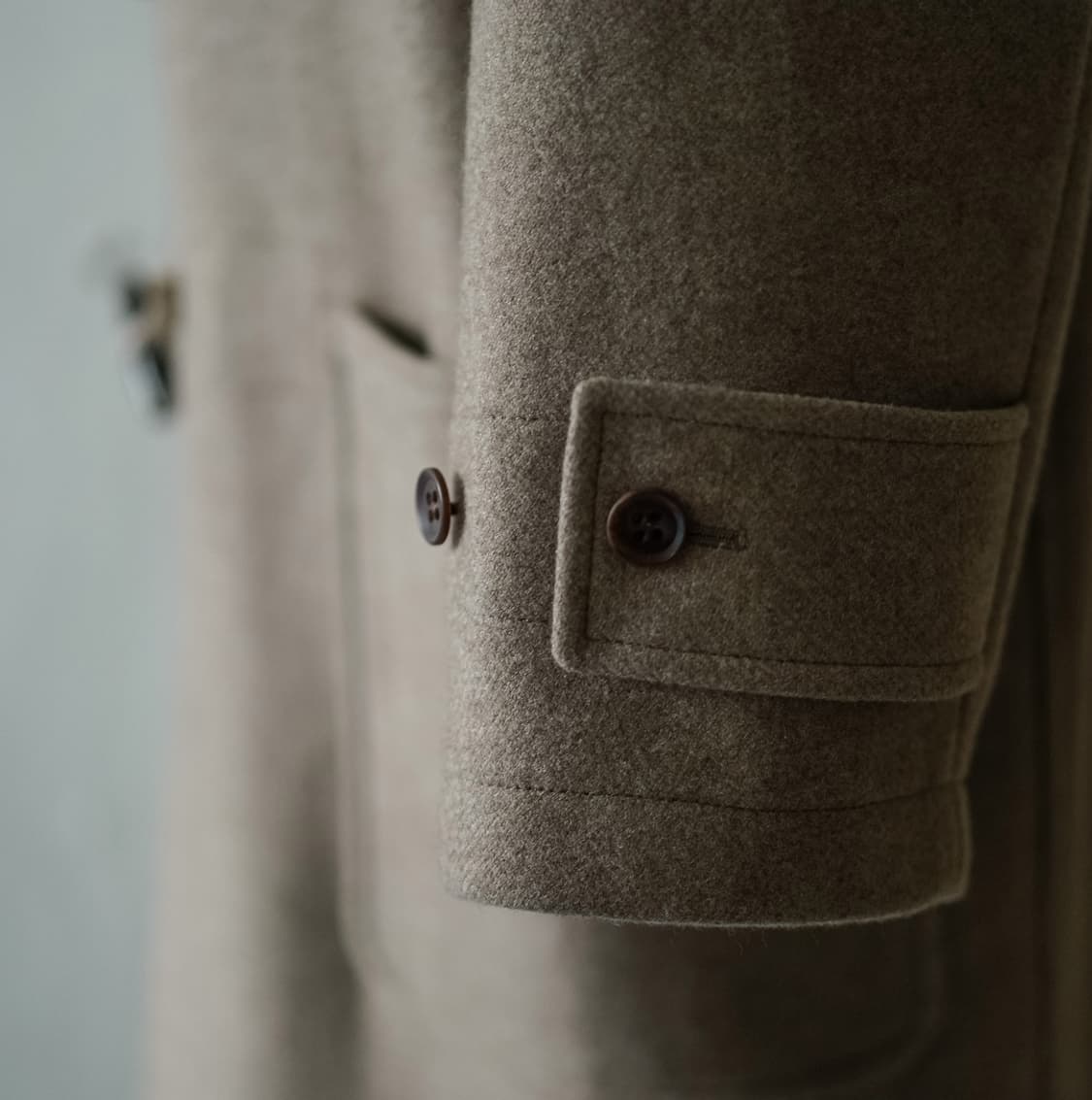 [2,새상품] 헤릴 24AW 캐시미어 더플코트 팝니다 상품이미지4