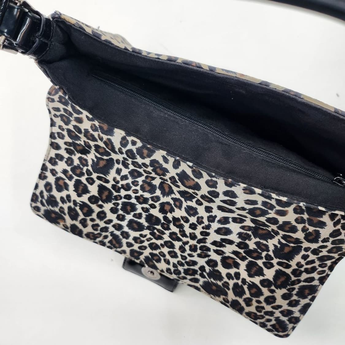 GUESS 레오파드 숄더백 상품이미지4