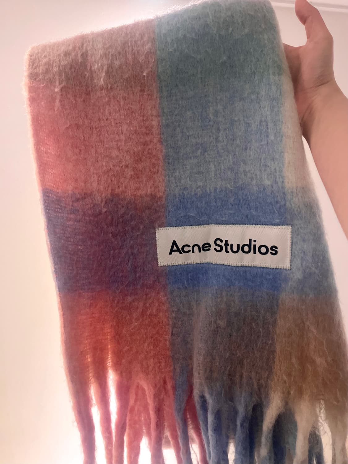 아크네 스튜디오 머플러 상품이미지1