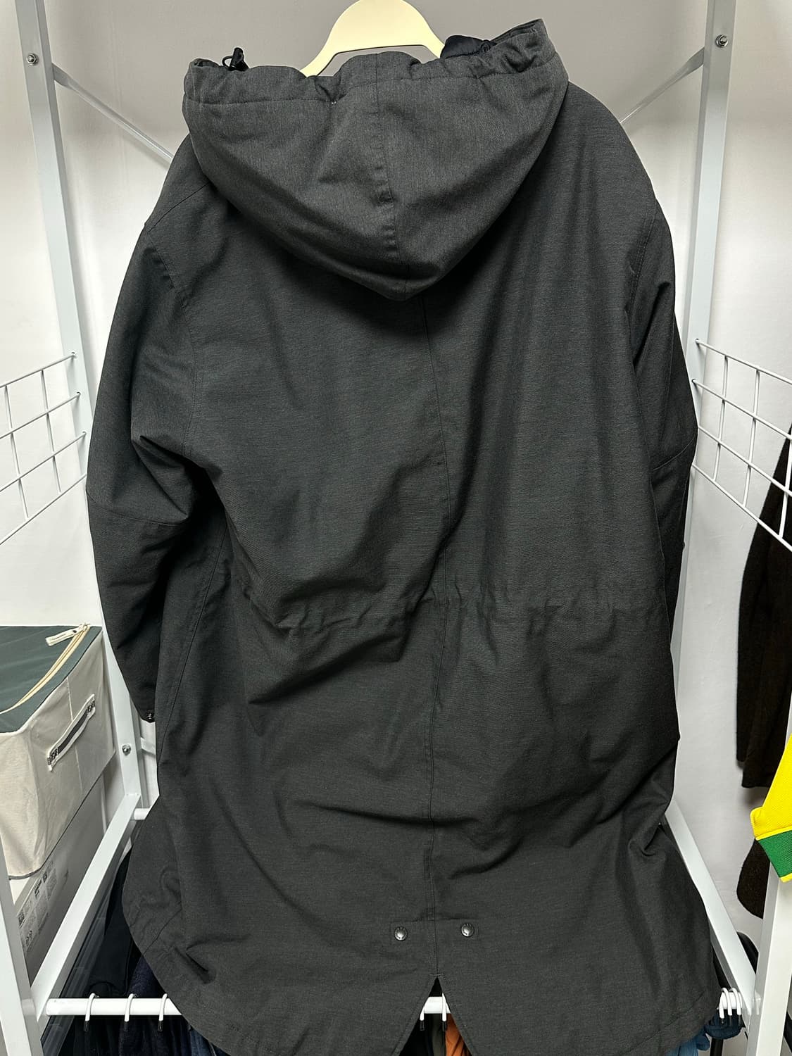 유니클로 x 엔지니어드 가먼츠 퍼프테크 후드 코트 다크 그레이 상품이미지2