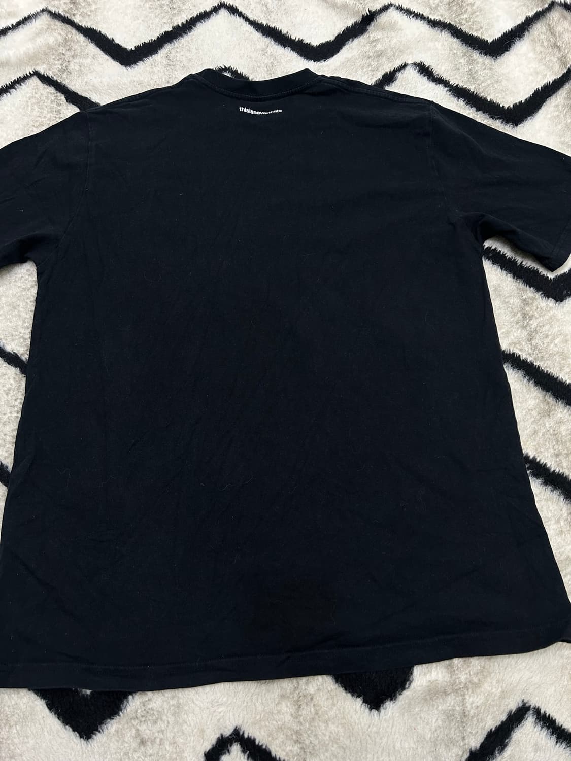 [M]디스이즈네버댓 T로고 반팔/블랙 상품이미지3
