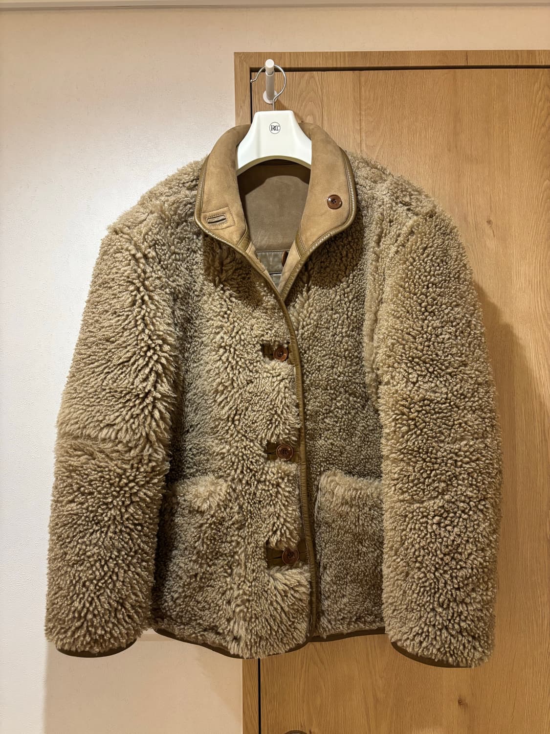 르메르 23fw 시어링 리버시블 무스탕 m 팝니다 상품이미지3