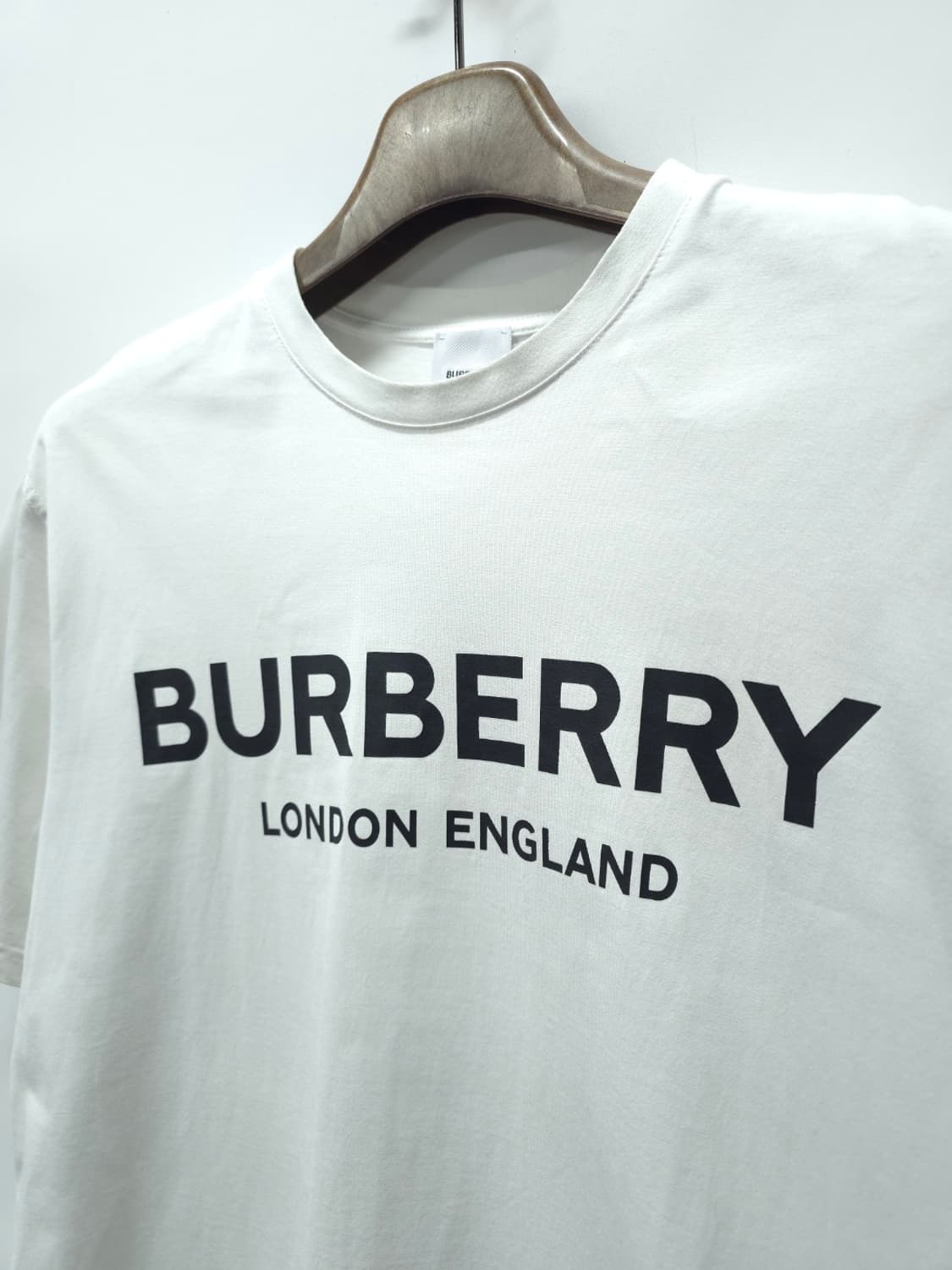 정품) 버버리 베이직로고 라운드 반팔 ( 남성L ) 상품이미지4