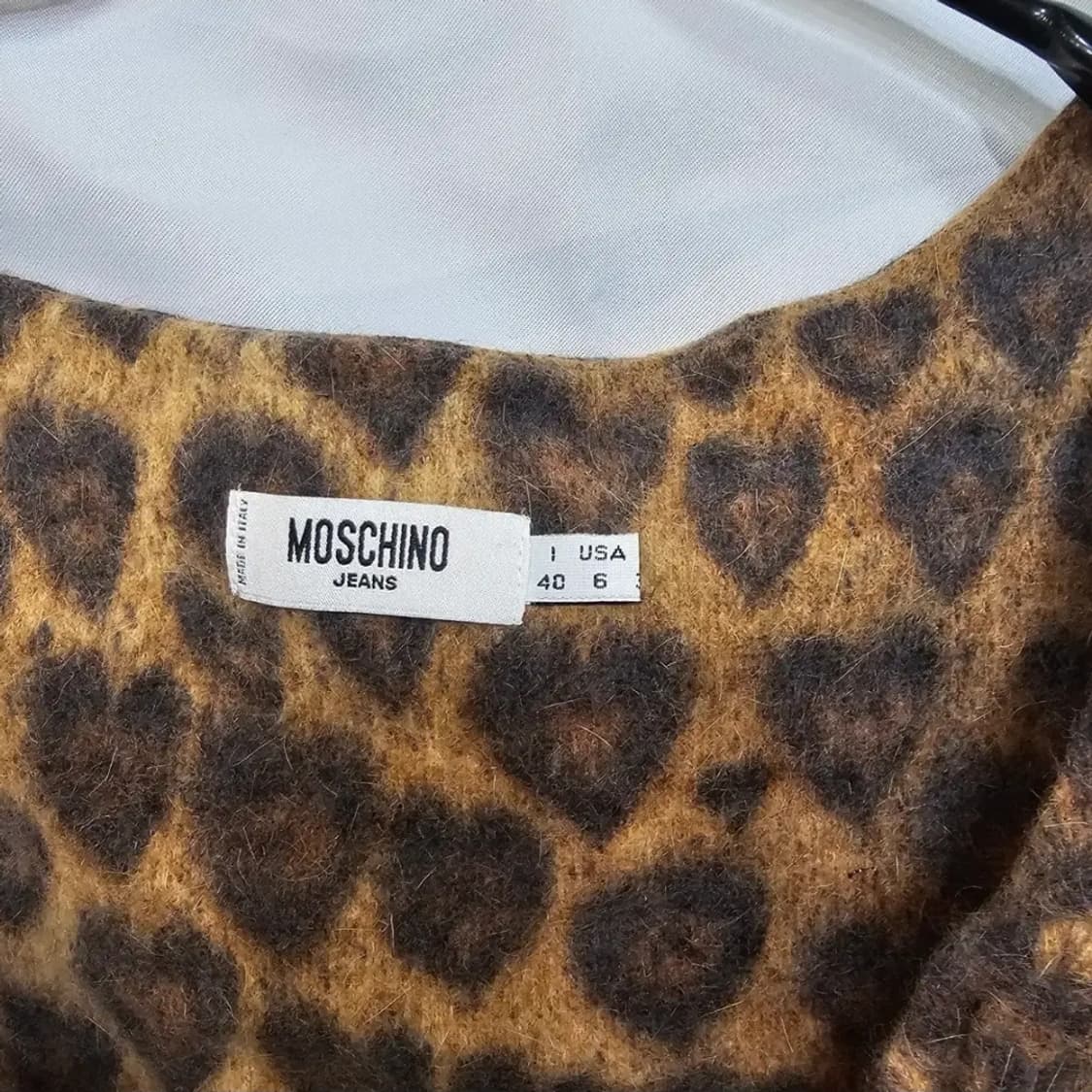 MOSCHINO 모스키노 하트 레오파드 슬리브리스 상품이미지2