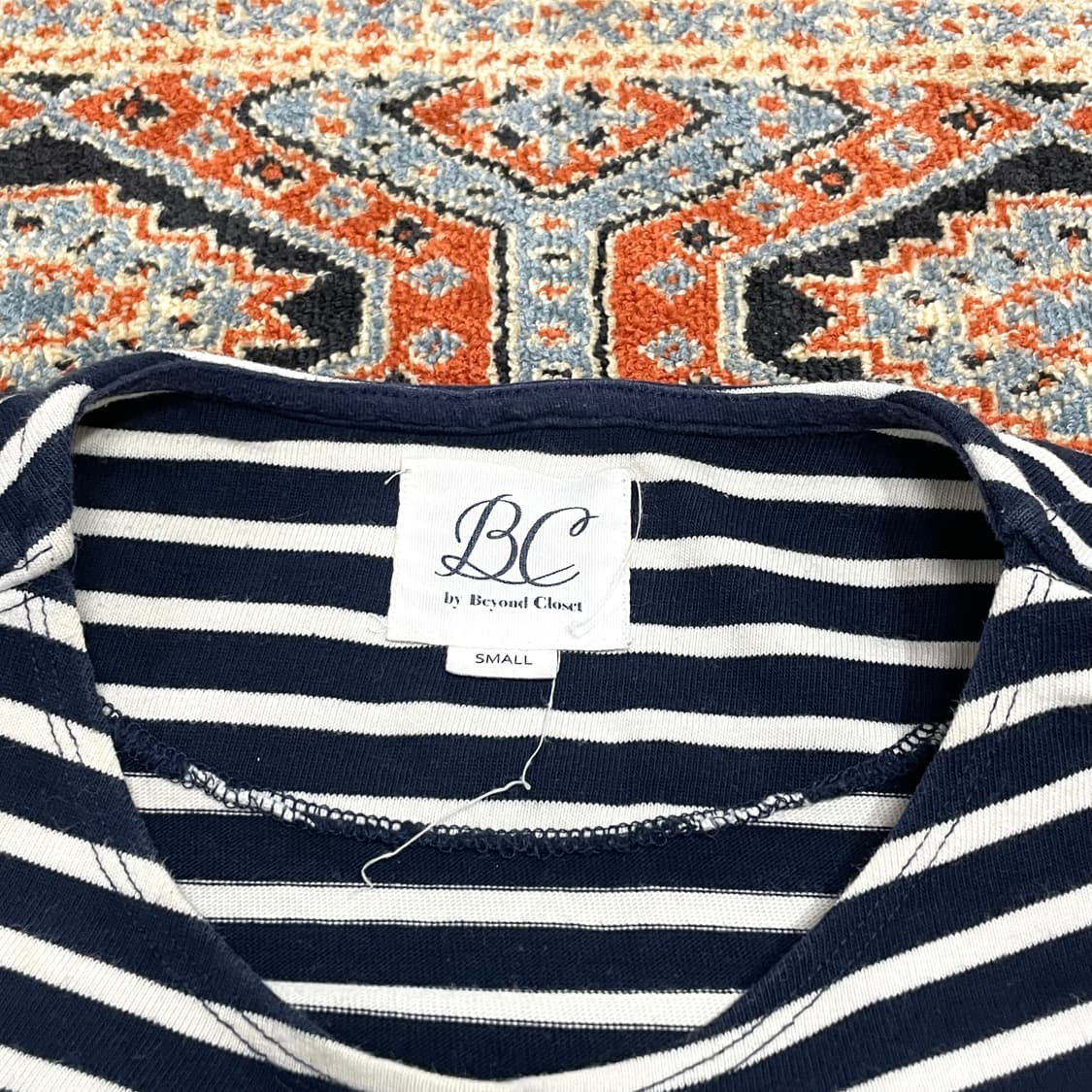 비욘드클로젯 로맨틱 자수로고 네이비 스트라이프 티셔츠 남성S 상품이미지3