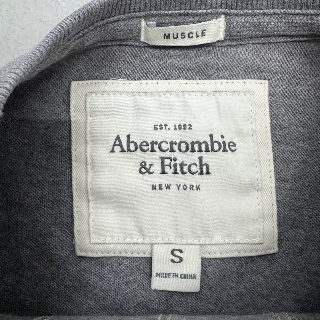 아베크롬비 Y2K 아치로고 롱슬리브 그레이 상품이미지4