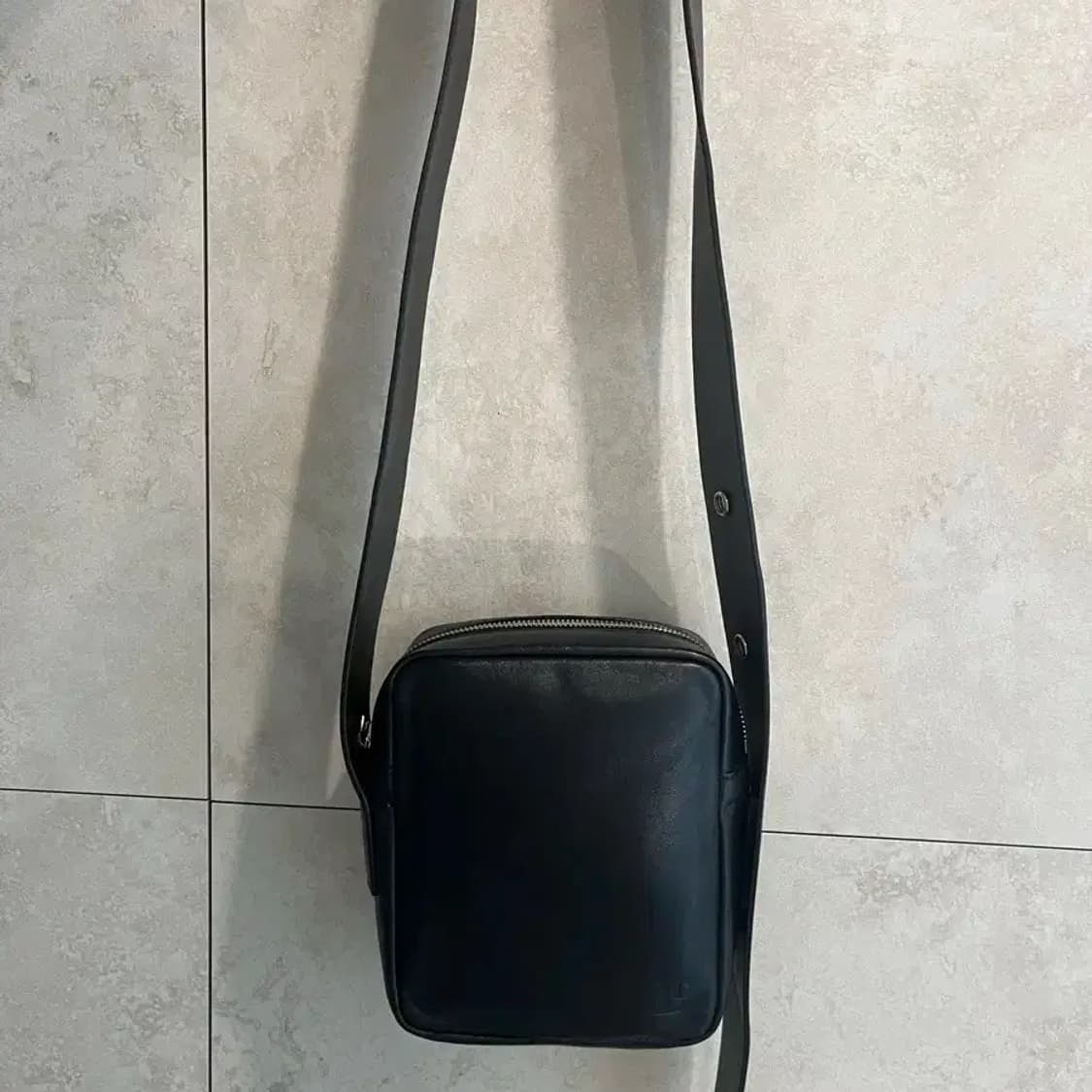 로클 레더 크로스백 상품이미지1