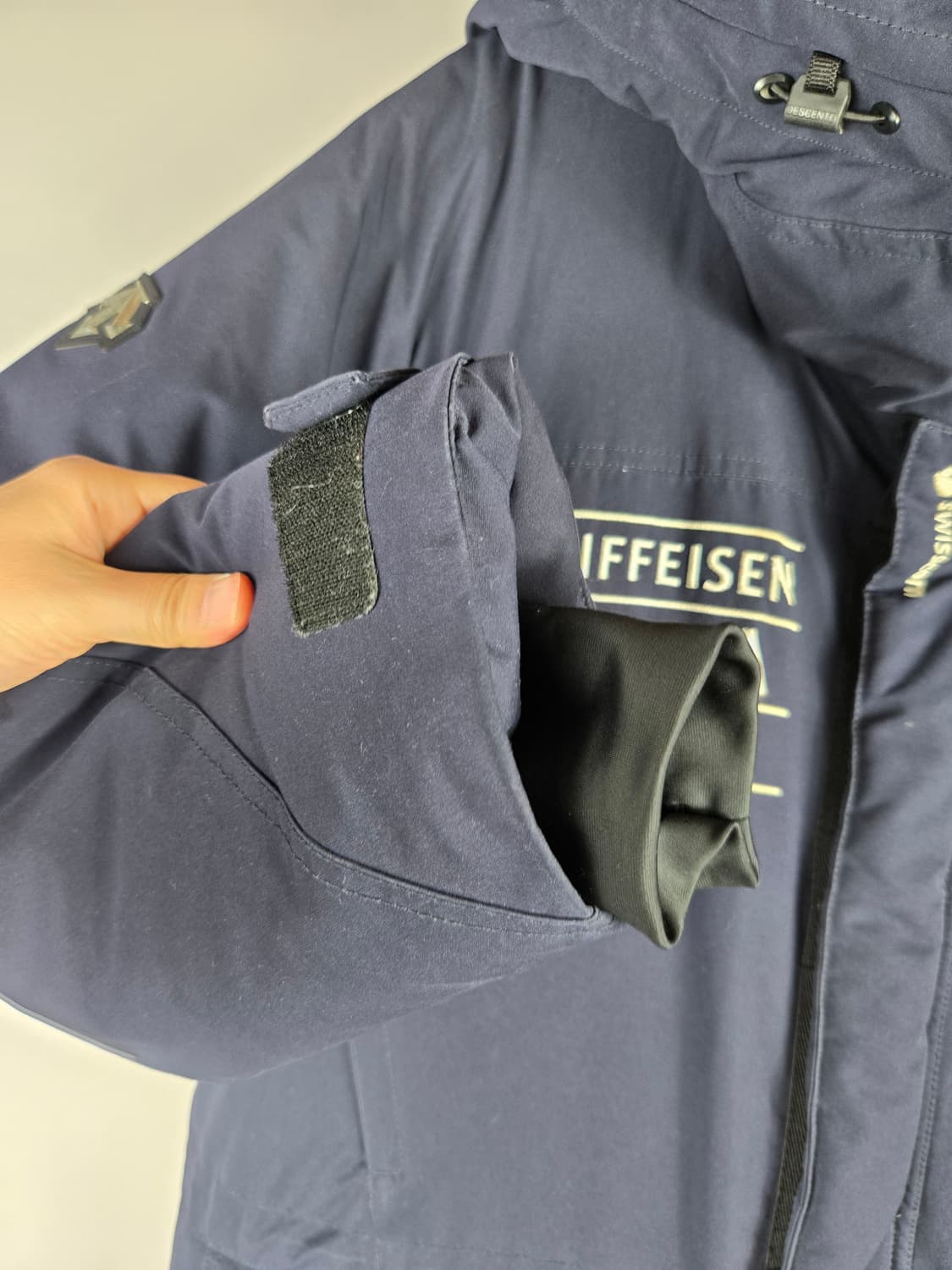 [무료배송]데상트 105 남성 스위스 미드 덕 다운 라쿤퍼 헤비 패딩 상품이미지5