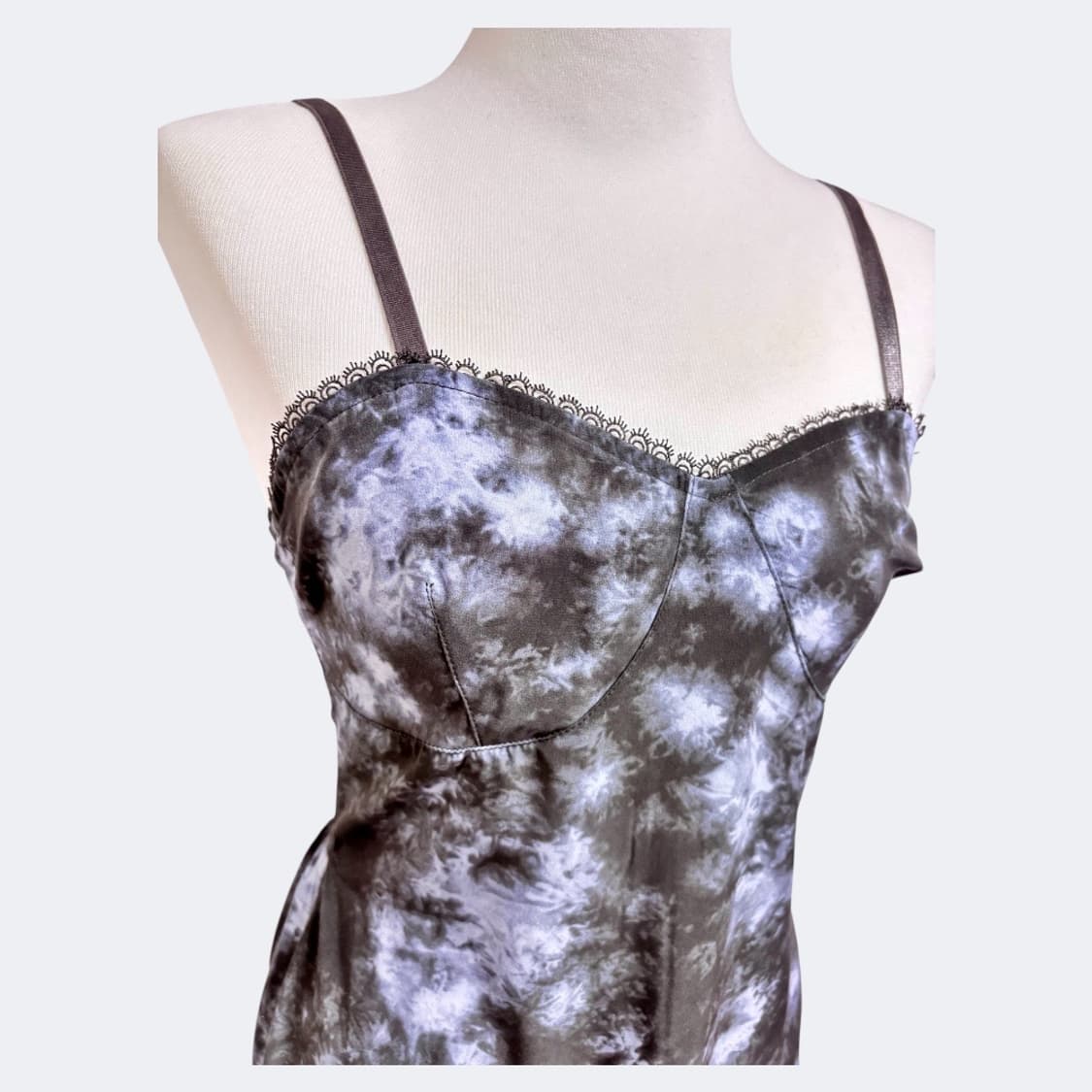 러닝하이 레이스 포인트 타이다이 미니 원피스 블루 차콜 상품이미지3