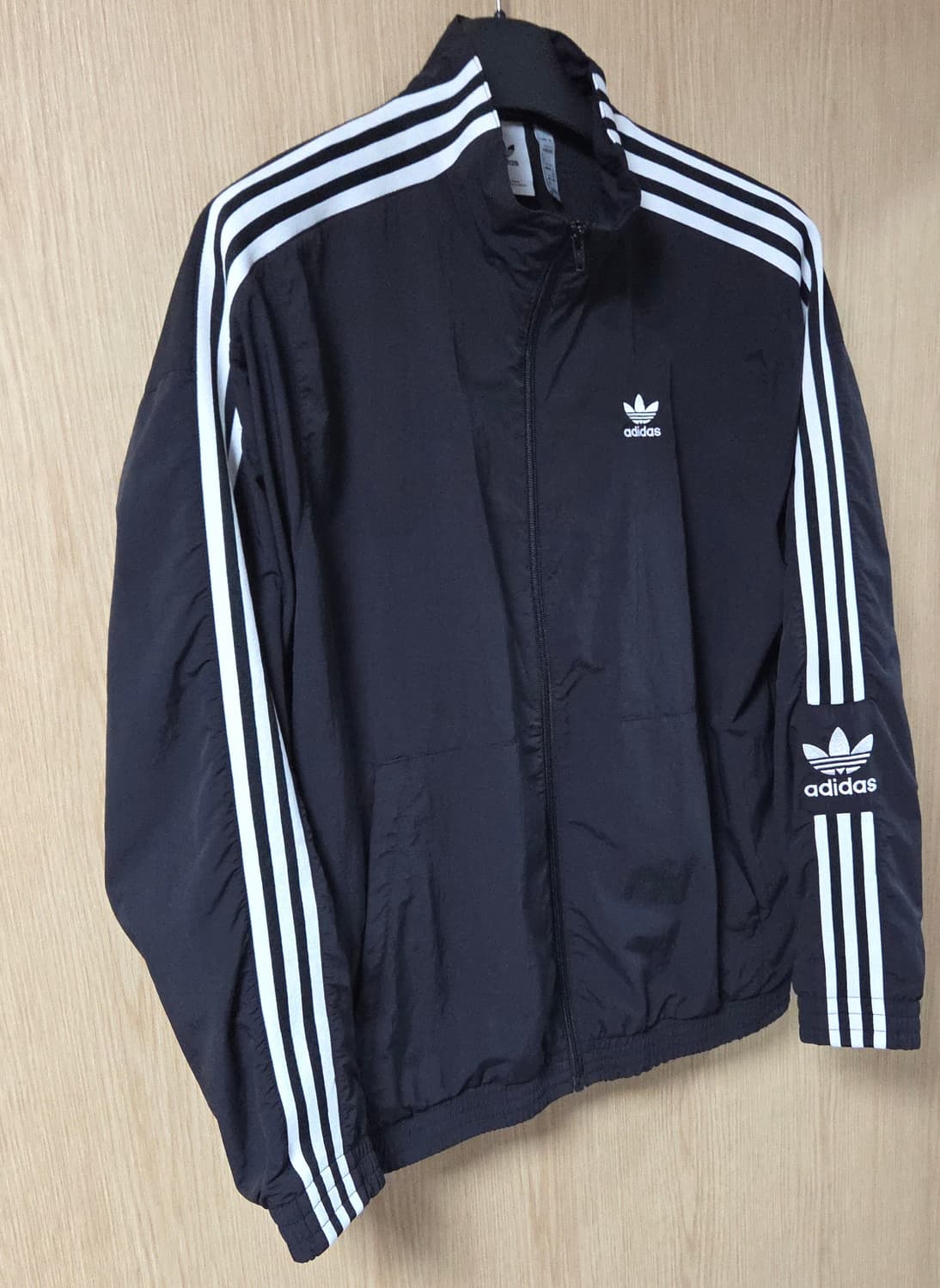 (착샷) 아디다스 락업 트레포일 우븐 바람막이 상품이미지2