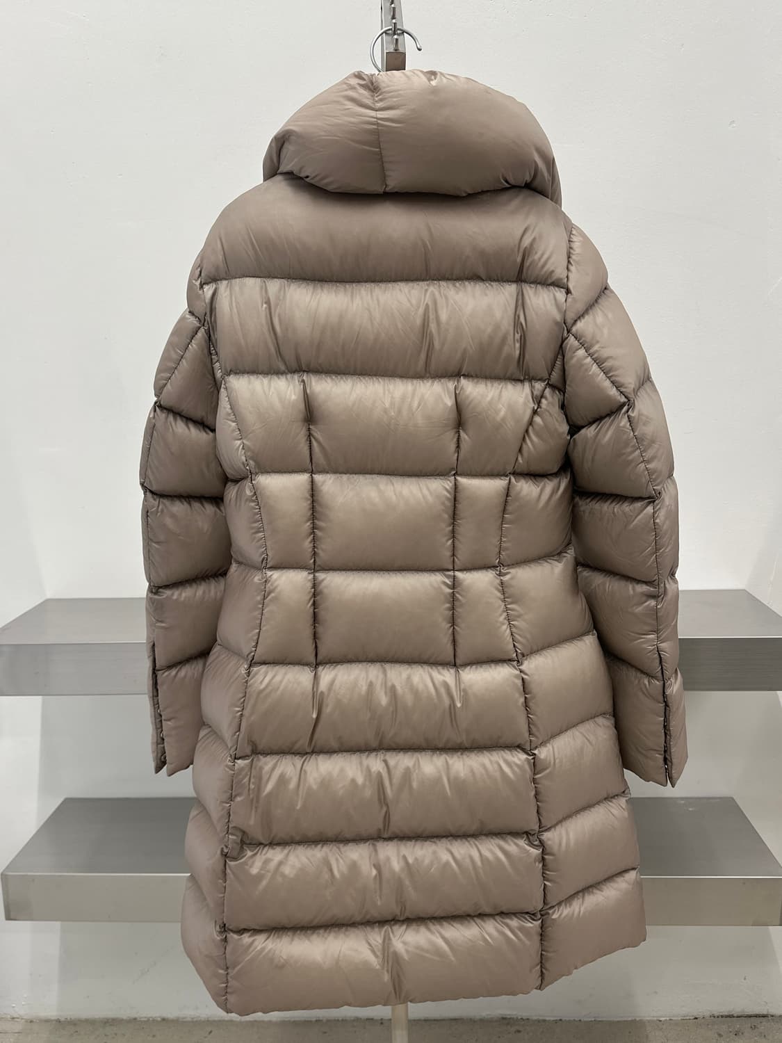 몽클레어 샴페인 골드 라베단 롱 다운 패딩  상품이미지5