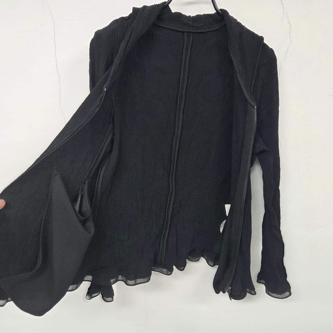 구호 25 신상 크링클 후드 집업 여성 플리츠 자켓 M 블랙 상태좋음 상품이미지4