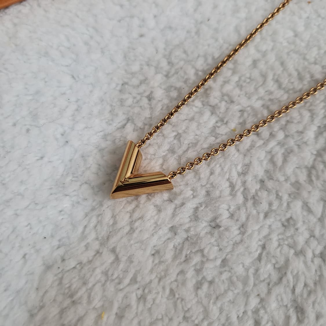 [새상품급/풀구성] 루이비통 에센셜 V 목걸이 상품이미지3