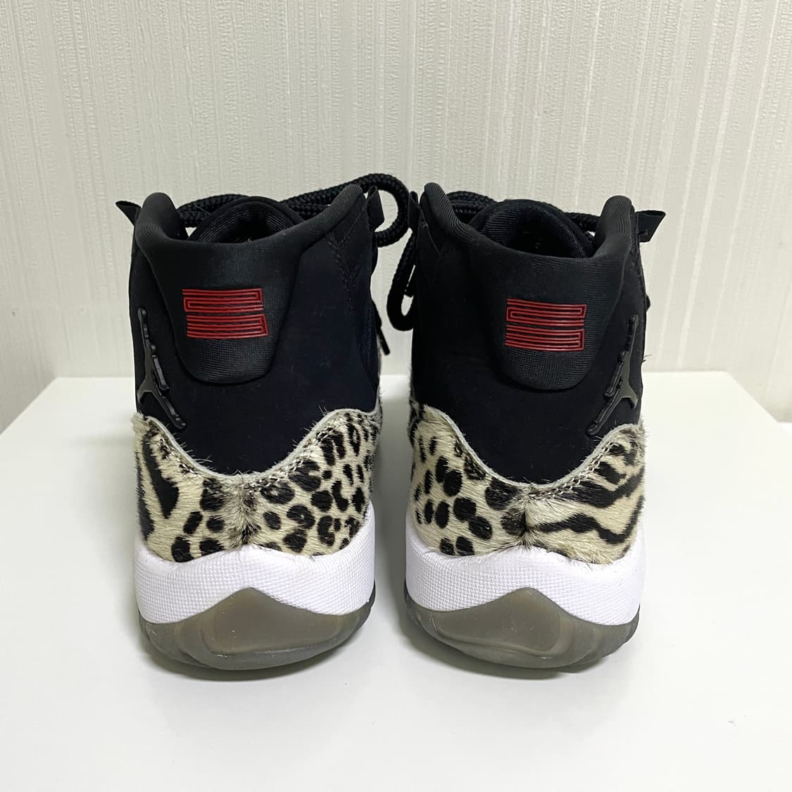 [uk4.5] 상태최상 235-240 조던 송치 레오파드 화이트 농구화 상품이미지6