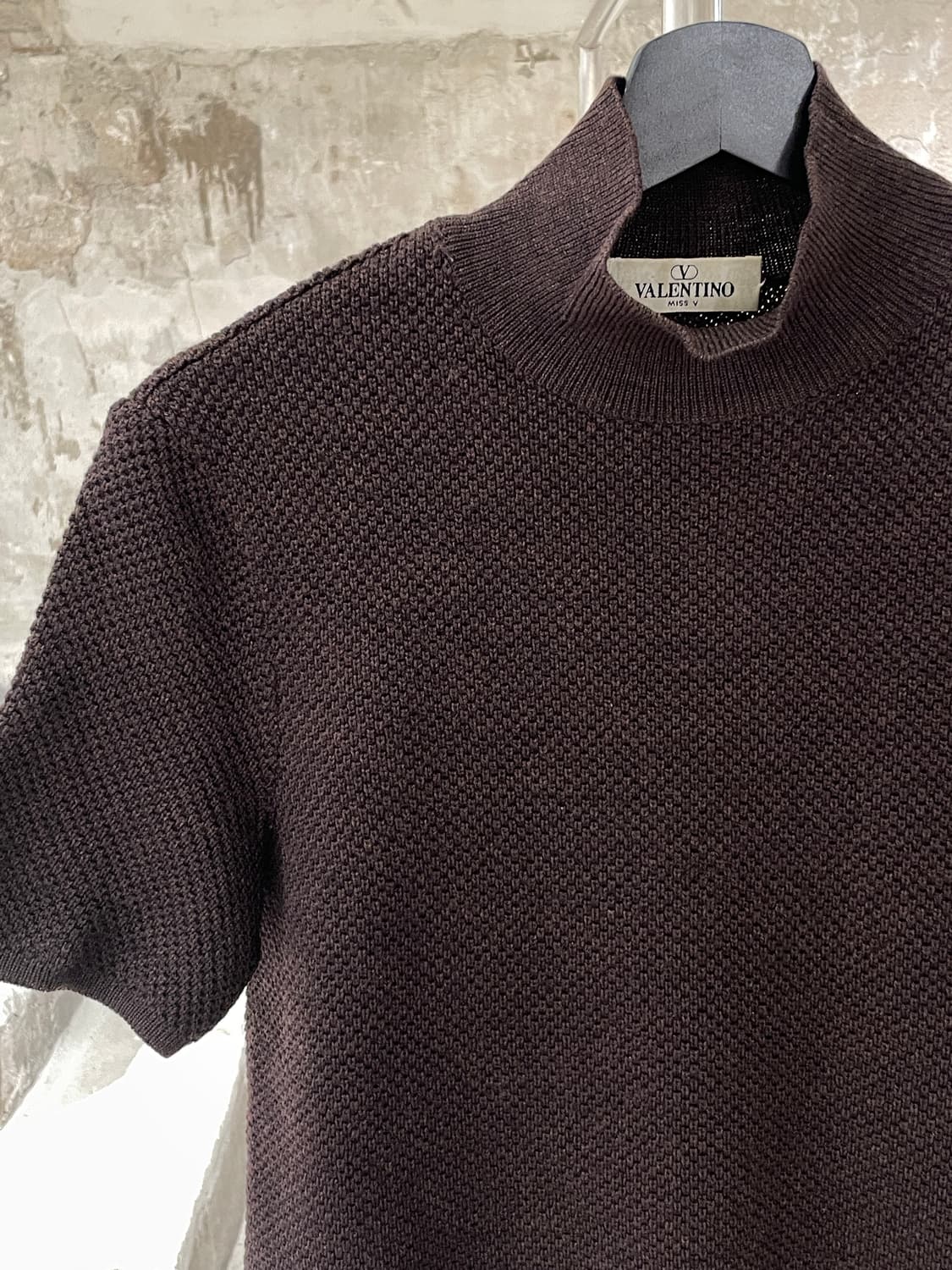 발렌티노 미스 V 다크 브라운 폴라 하프 니트 상품이미지2