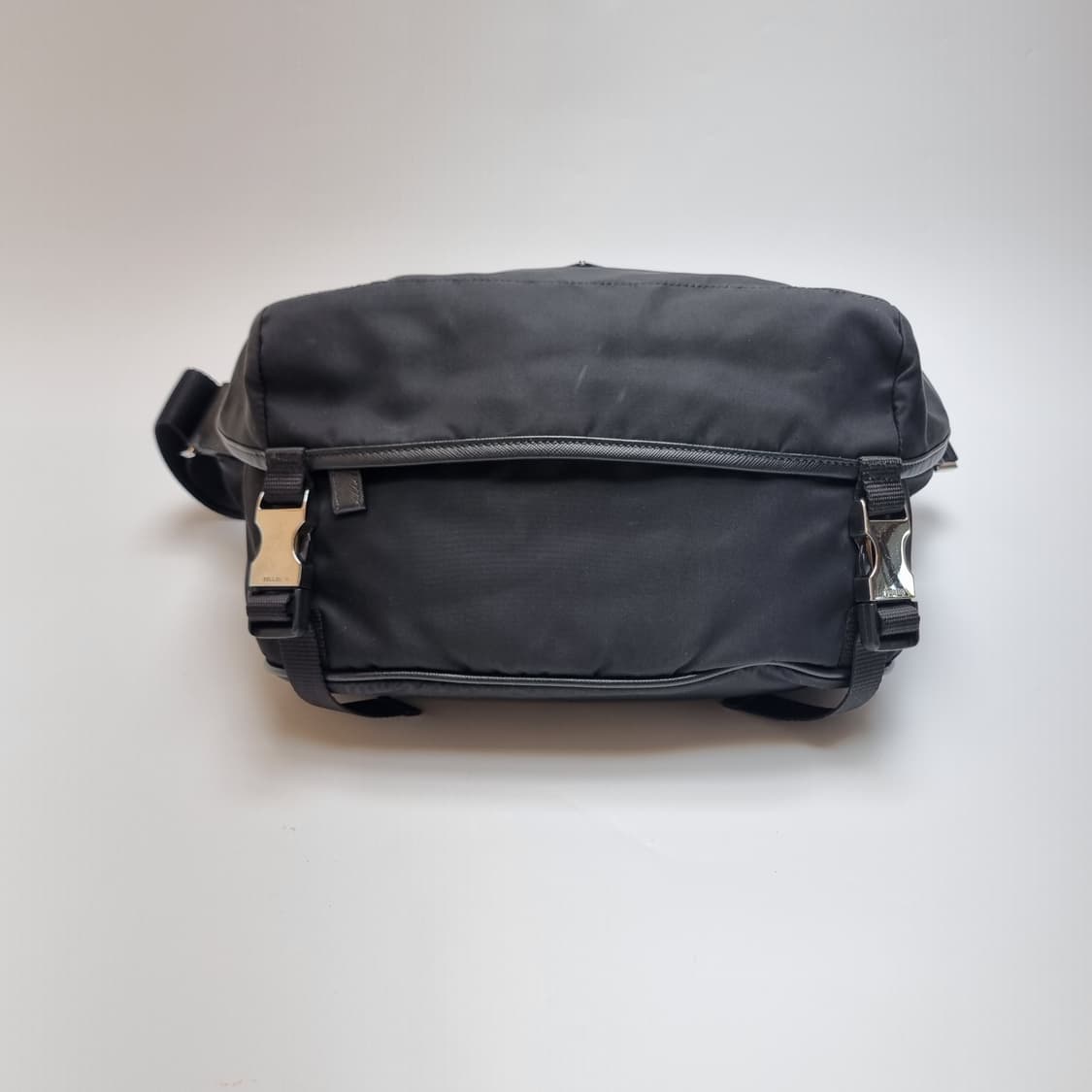 프라다 PRADA 리나일론 바이커백 미듐 크로스백 벨트백(2VH994) 상품이미지4