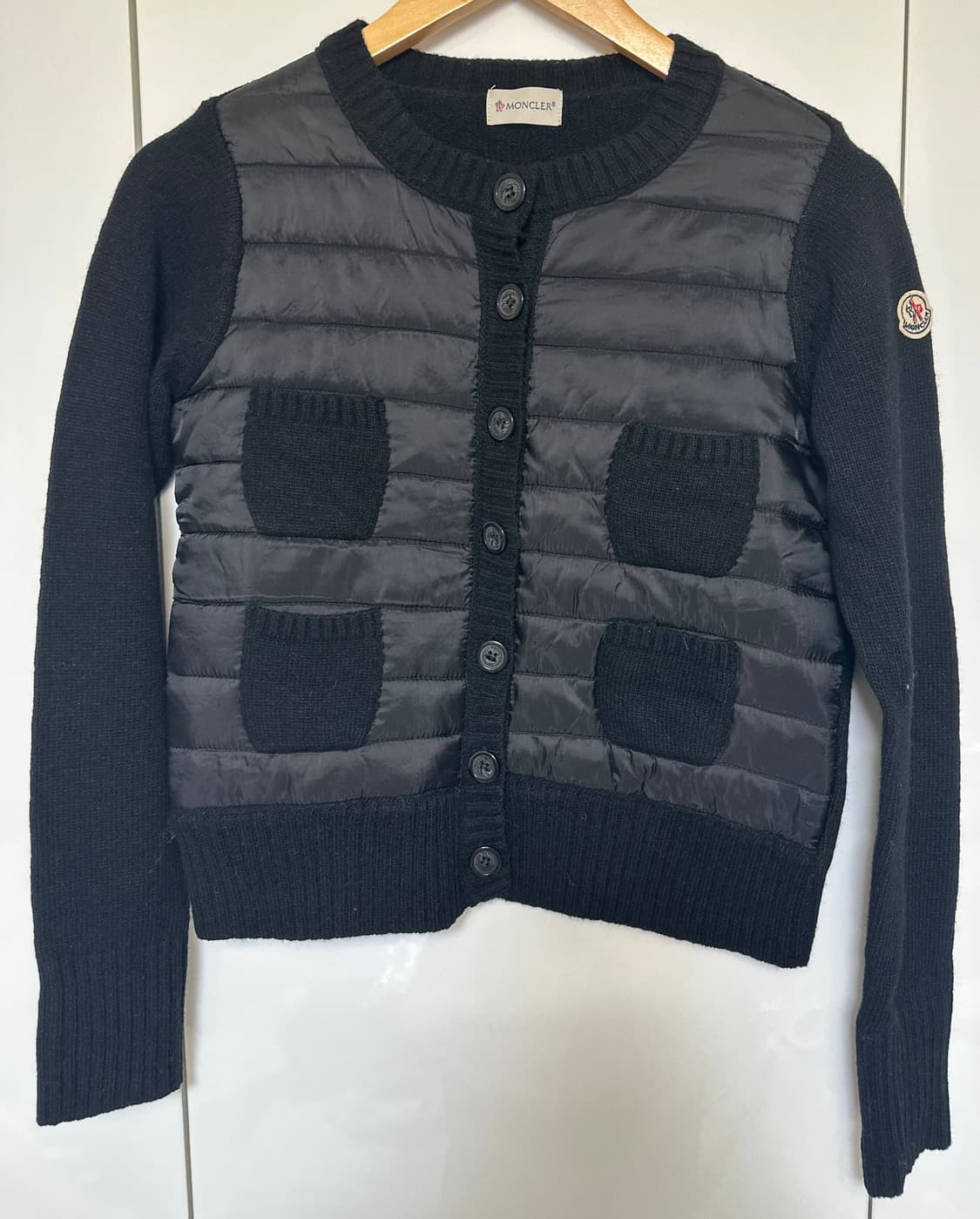 몽클레어 암로고 블랙 패딩 니트 경량패딩 정품 상품이미지1