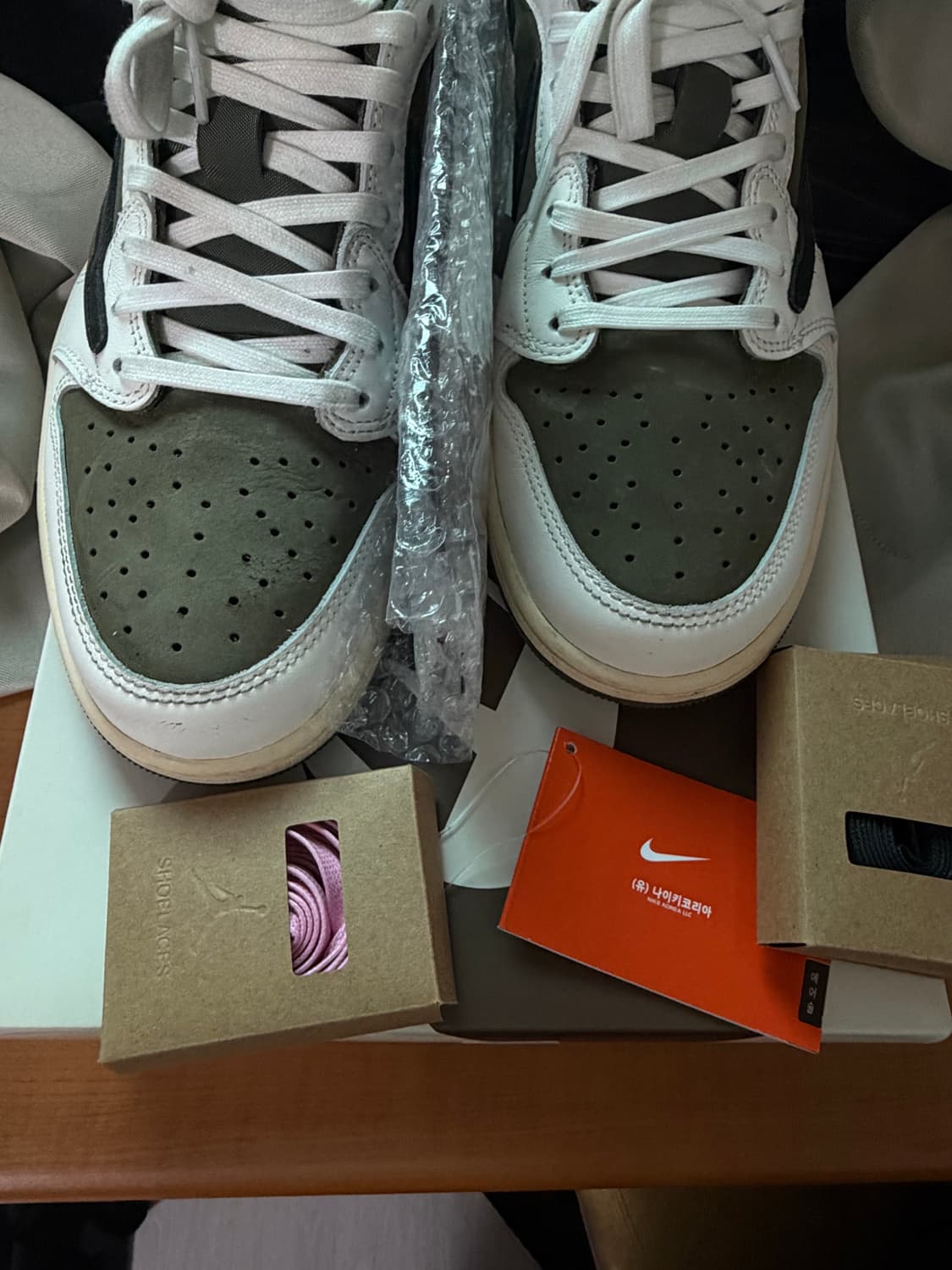 조던1 x 트래비스 스캇 리버스 올리브 290 상품이미지1