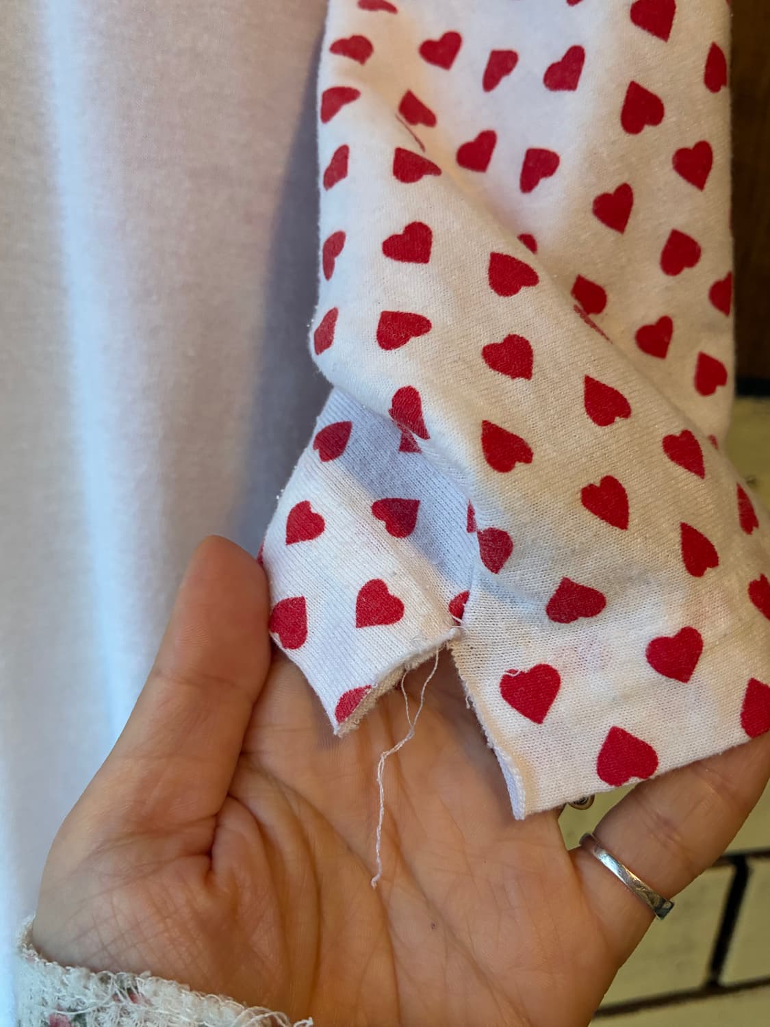 90s Vintage Heart Bear Graphic Tee 상품이미지9