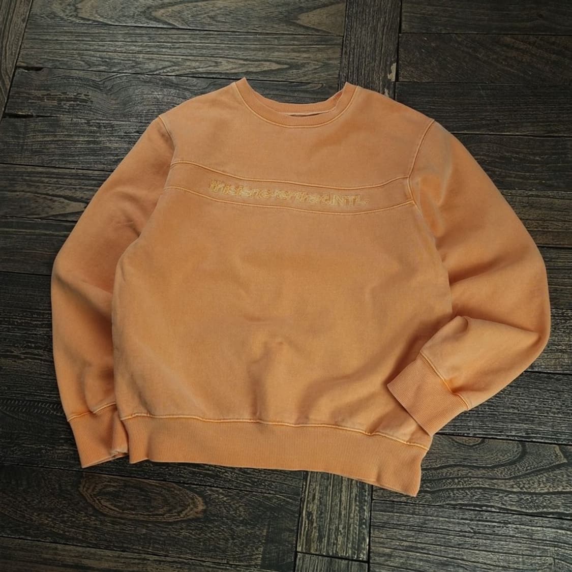 [디스이즈네버댓] 빅로고 자수 빈티지 워시드 맨투맨 M18761 상품이미지1