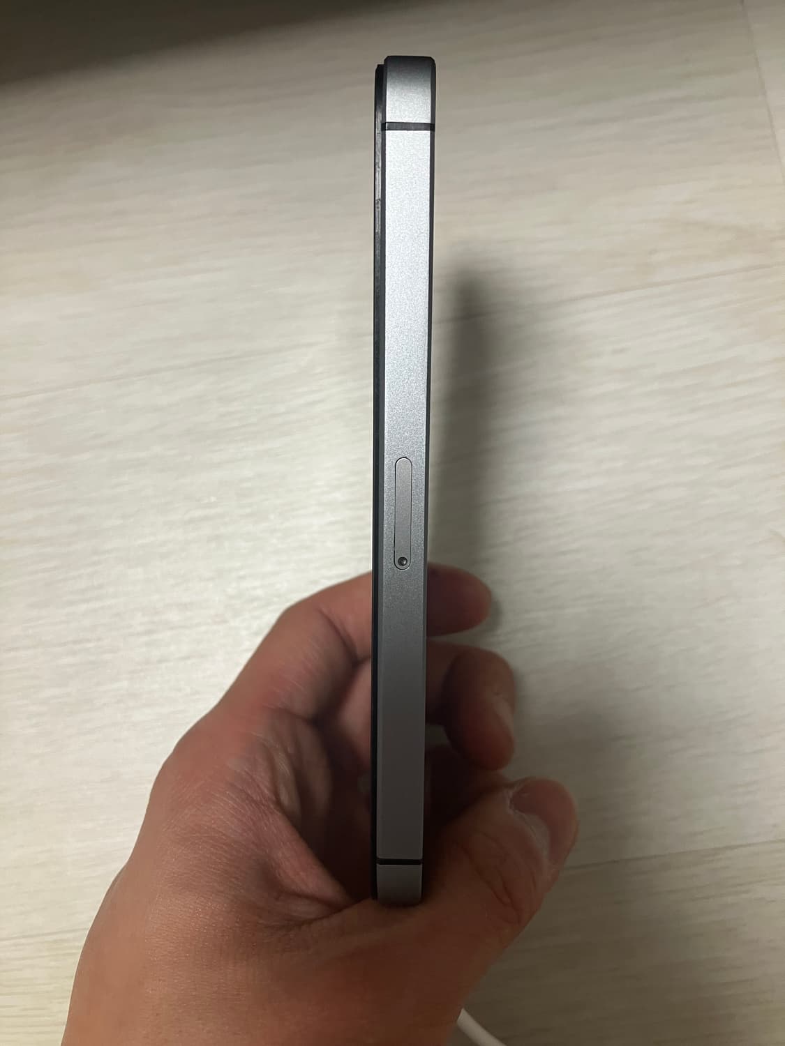 아이폰 SE 스페이스그레이 128 상품이미지2