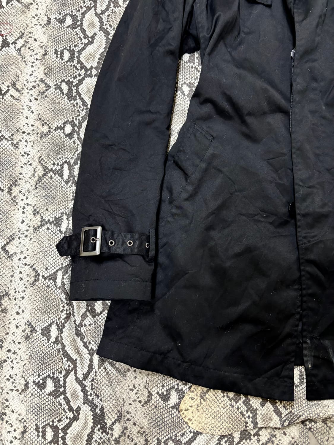 “Vintage” Neck Buckle Detail Black Moder 상품이미지3