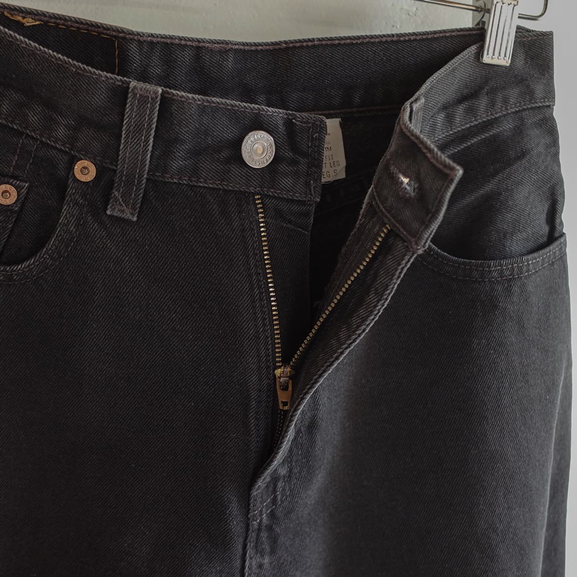 90's Levi's 560 Black Denim Pants 상품이미지3