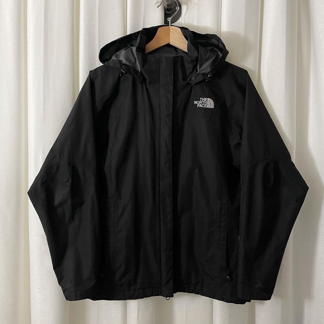 노스페이스 하이벤트 블랙 후드 윈드브레이커 상품이미지1