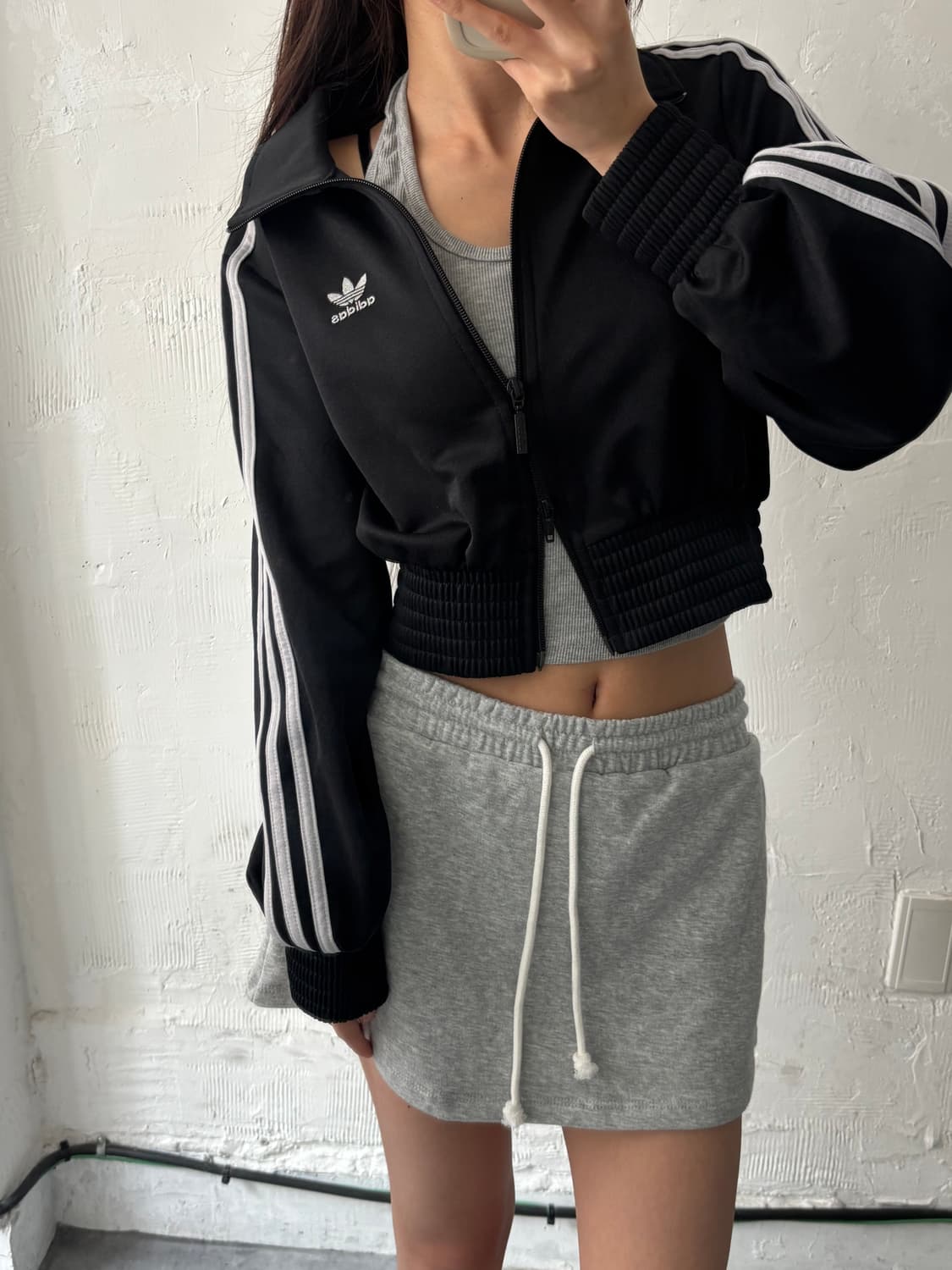 Adidas 아디다스 블랙 컬러 크롭 트랙 자켓 상품이미지1