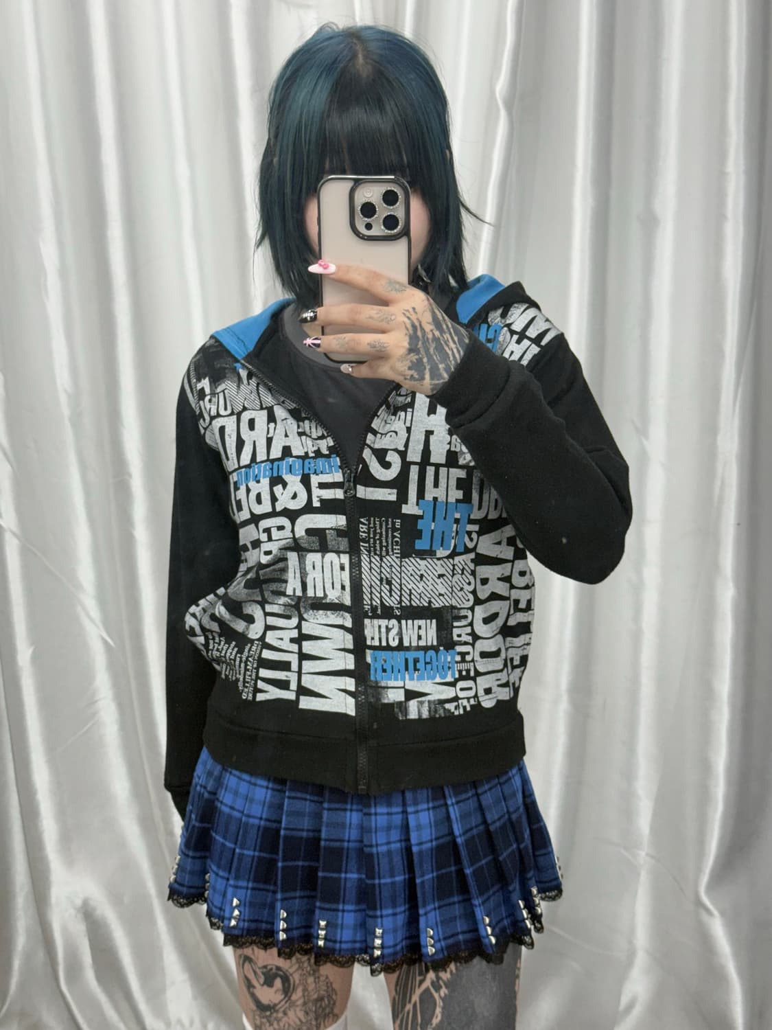Lettering pattern crop hood zip-up 상품이미지2