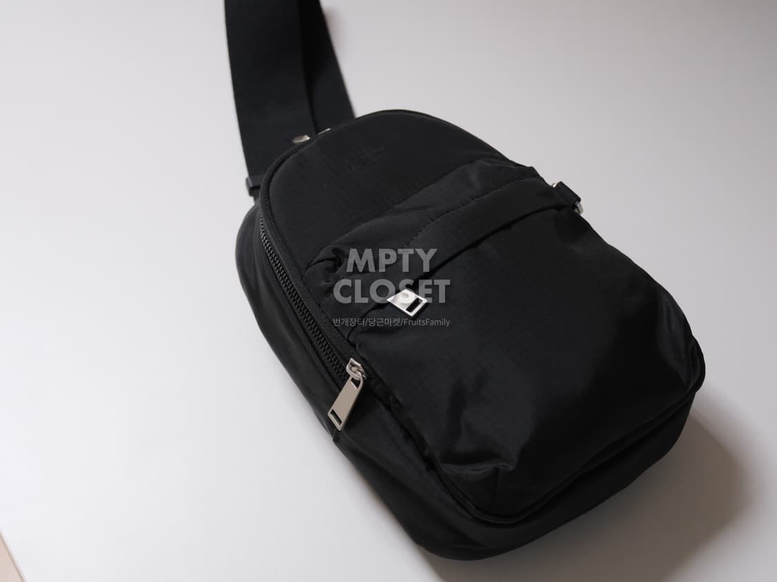 질스튜어트뉴욕 트래블 경량 나일론 슬링백 상품이미지3