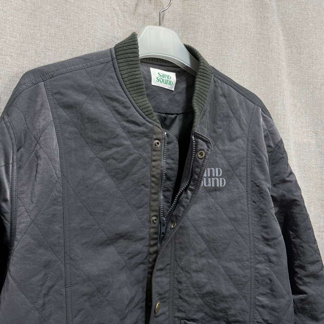 [F] Sand Sound 샌드사운드 백로고 퀼팅 봄버 자켓 점퍼 상품이미지5