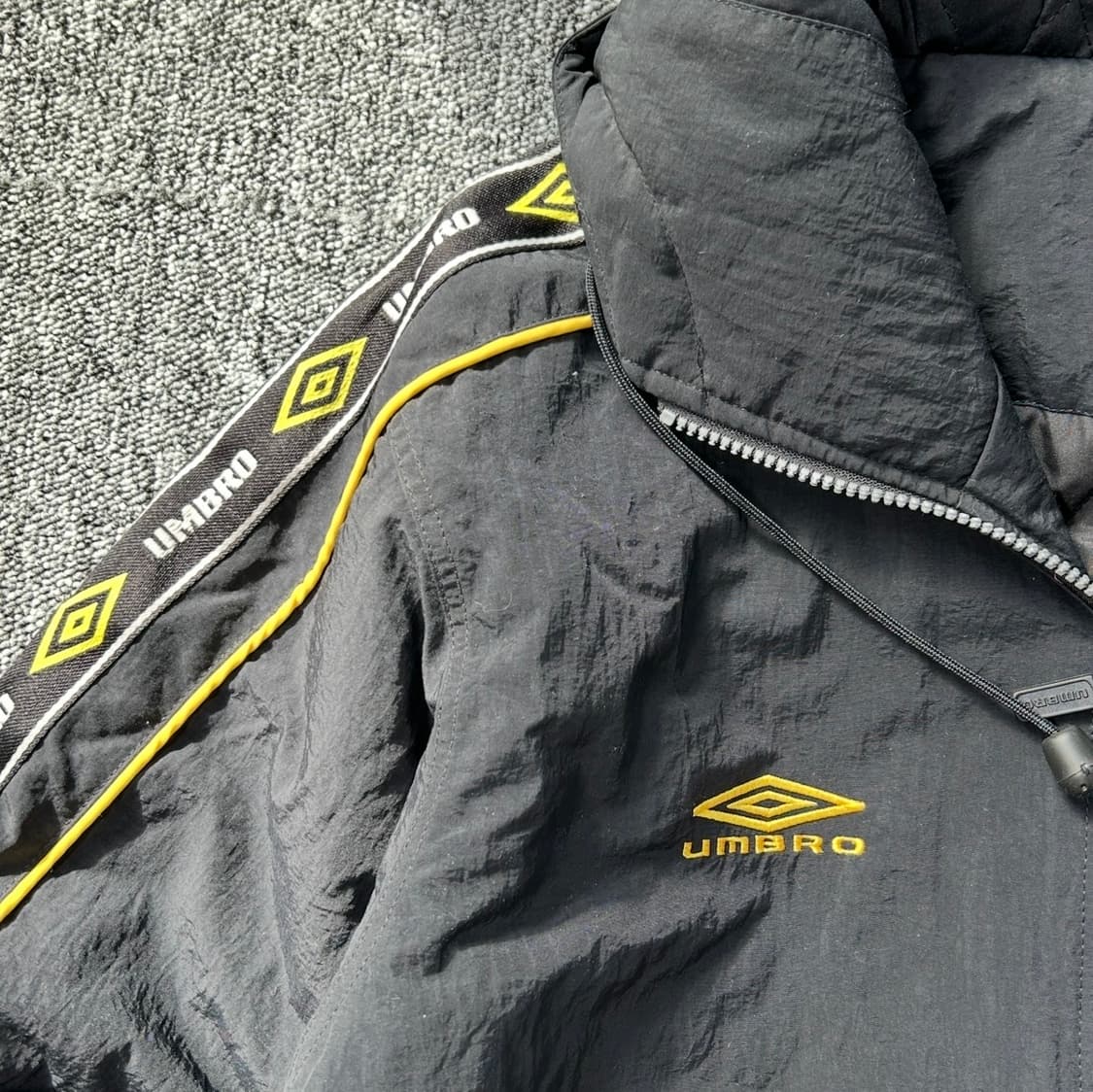 엄브로 올드스쿨 바람막이 점퍼 셋업 상품이미지3
