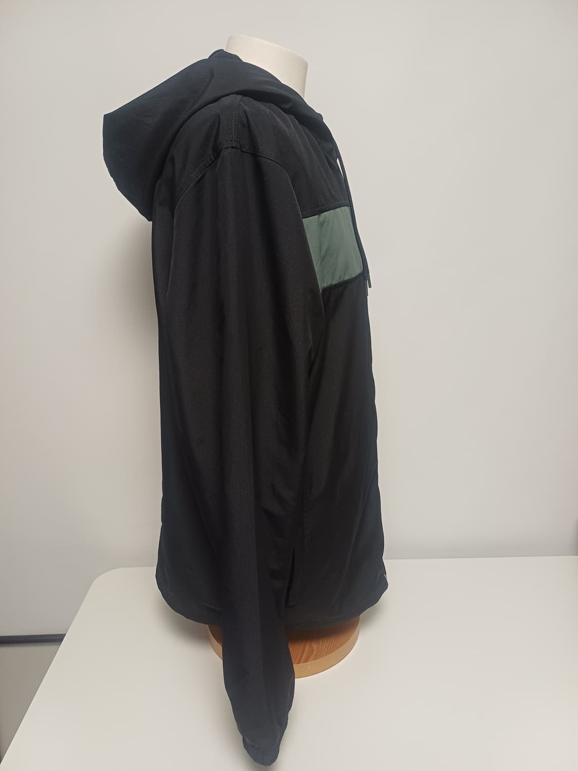 [A급] 언더아머 스포츠스타일 루즈핏 윈드브레이커 (XXL/110) 상품이미지2