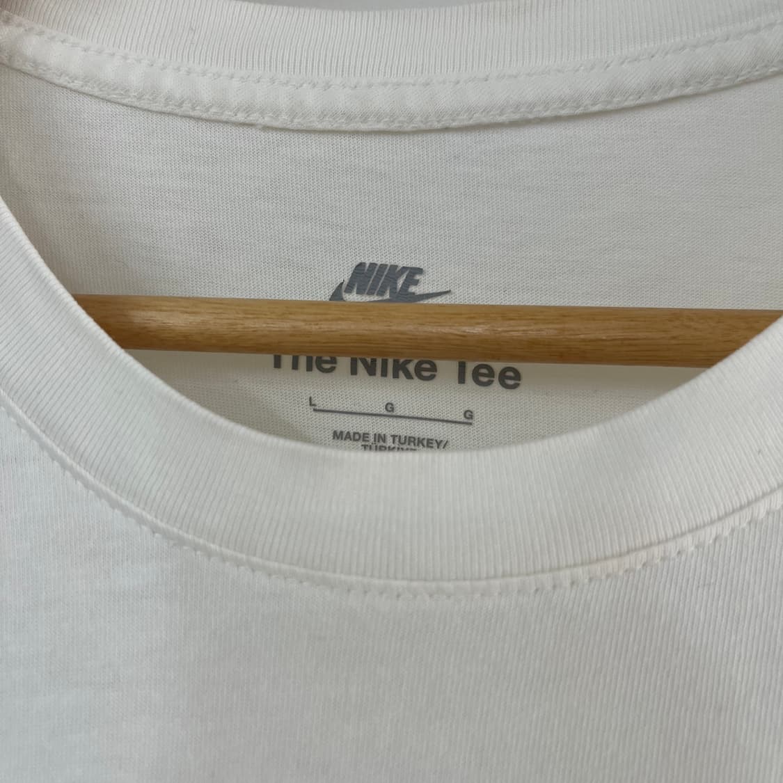 나이키 자수로고 하늘색 스우시 반팔 티셔츠 상품이미지5