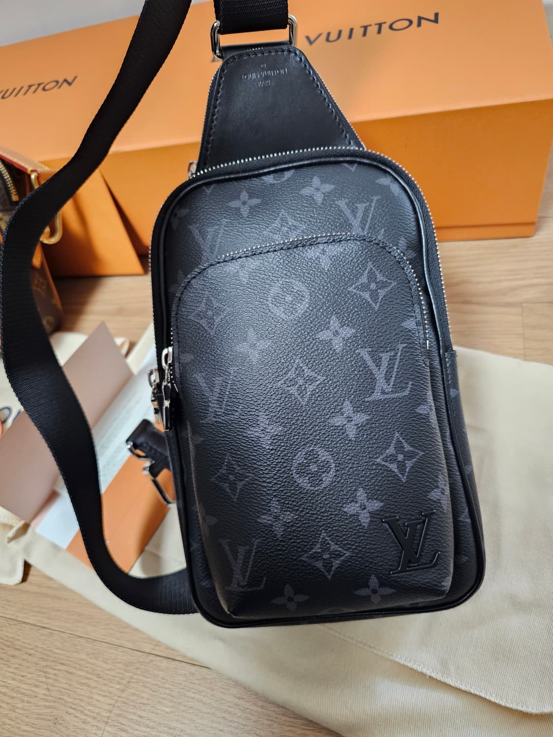 루이비통 이클립스 에비뉴 슬링백PM 범백 크로스백 신형 상품이미지5