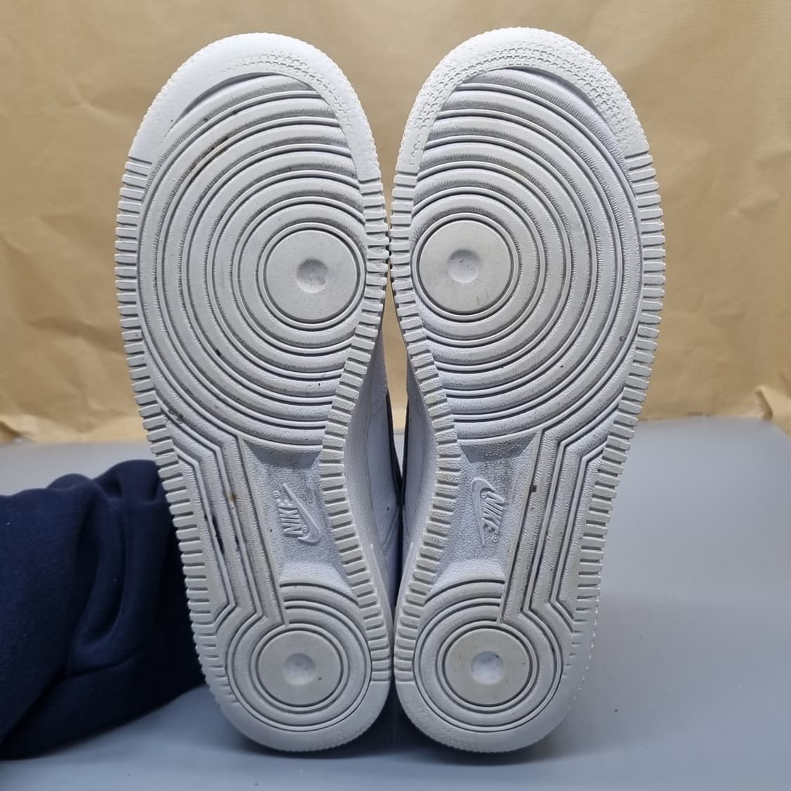 나이키 에어포스1 07 흰검 남성운동화 270 상품이미지3