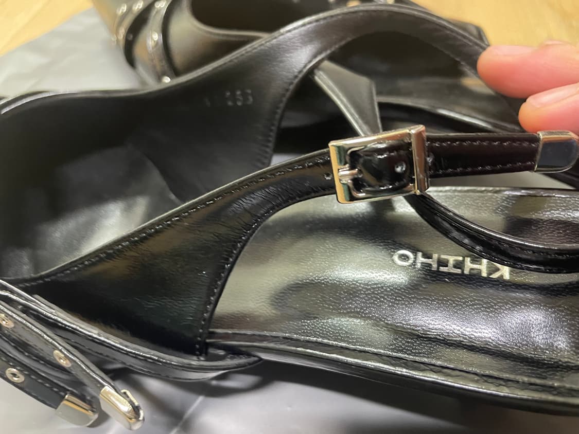 기호 BELTED SLINGBACK / BLACK 상품이미지4