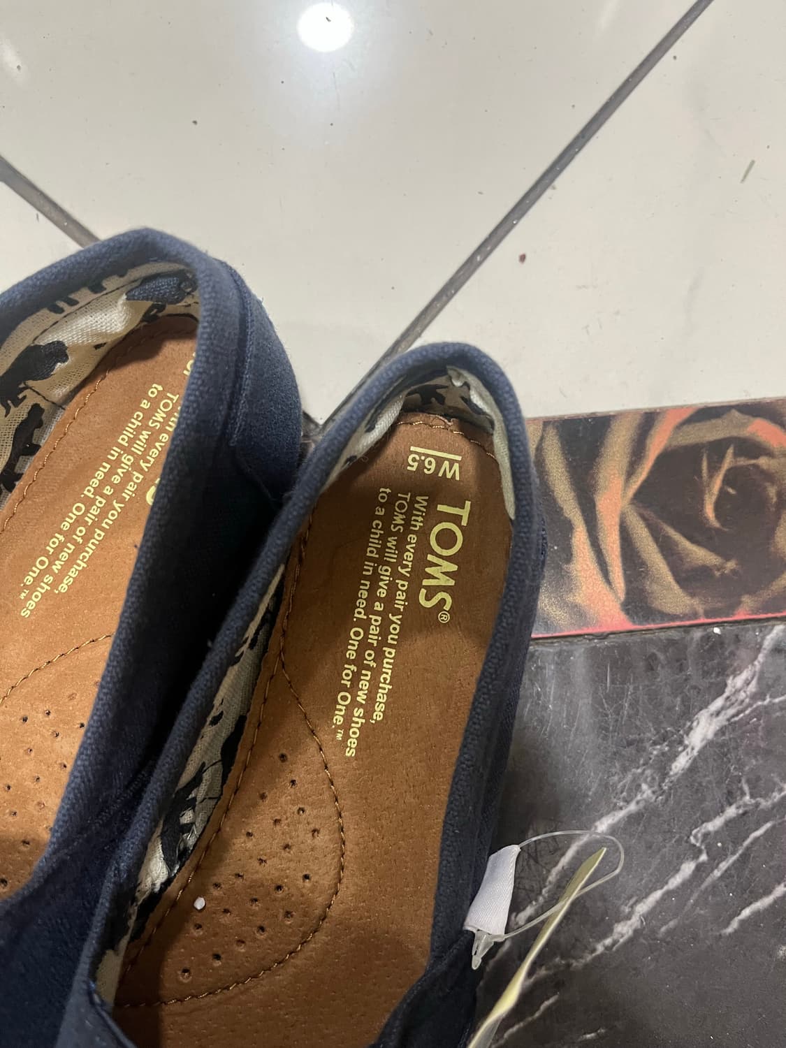 (새상품)TOMS 탐스 클래식 캔버스 슬립온 네이비 6.5 상품이미지4