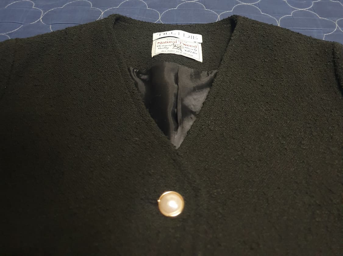 (24ss) 틸아이다이 카라리스 진주버튼 트위드 반팔자켓 블랙 (S) 상품이미지4